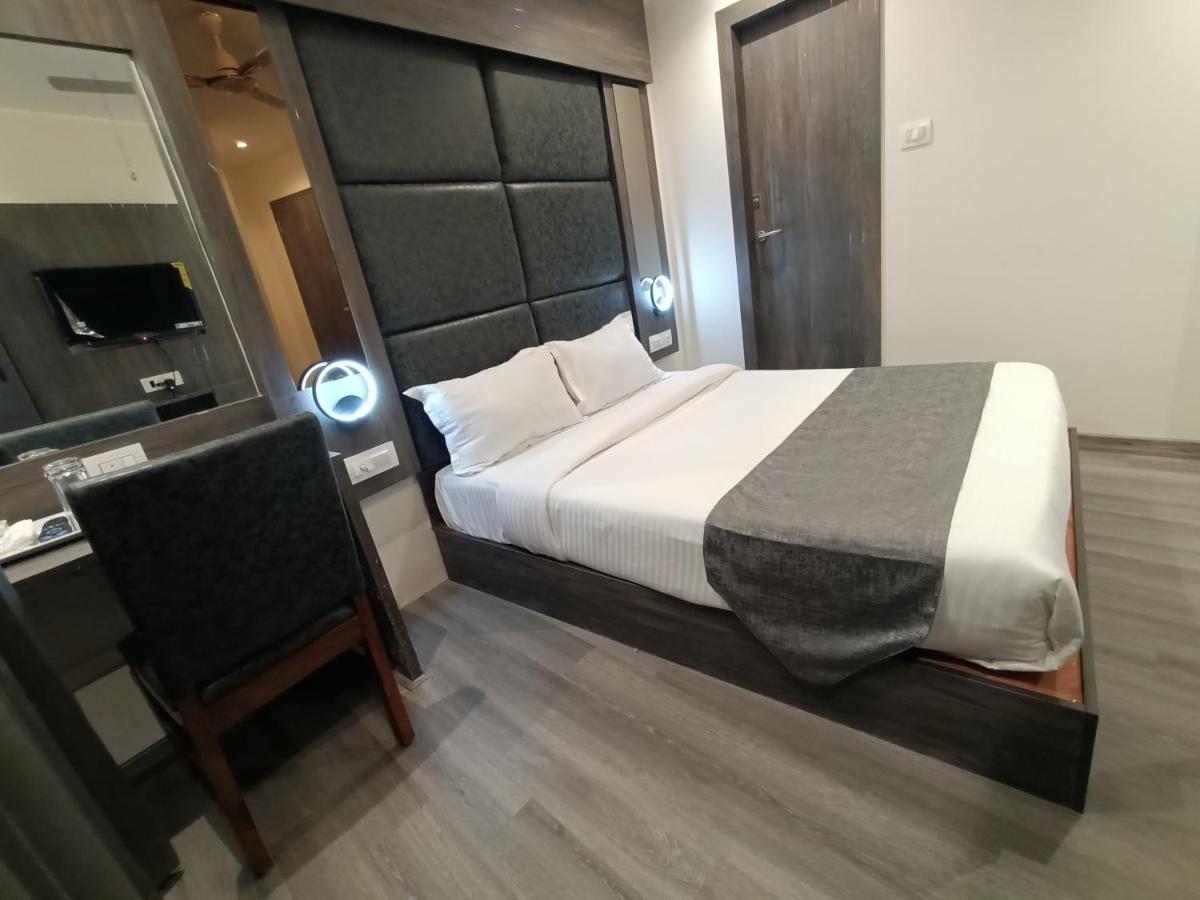 Hotel Classio Andheri - Near Dn Nagar Metro Station