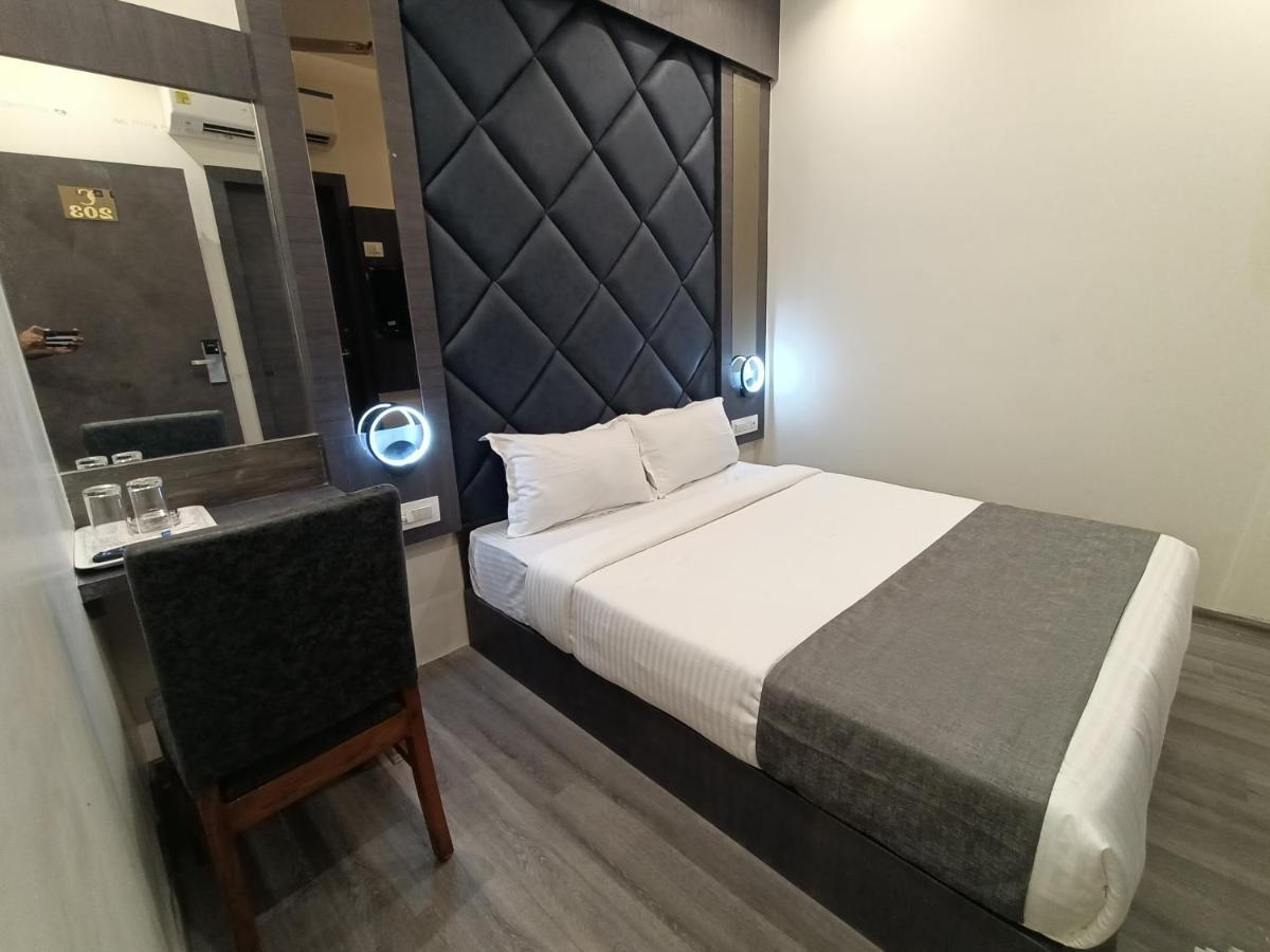 Classio Andheri - Near Dn Nagar Metro Station Mumbai