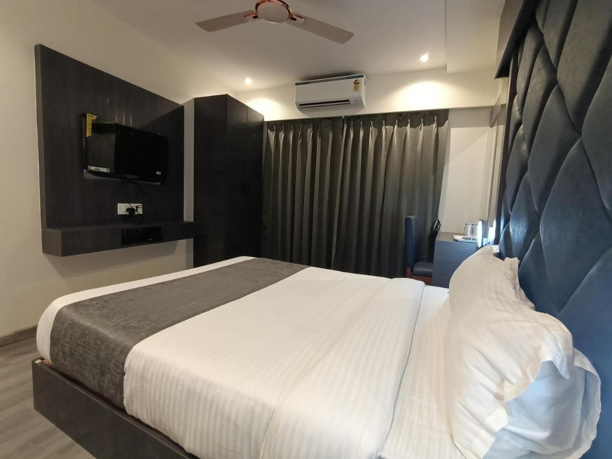 Hotel Classio Andheri - Near Dn Nagar Metro Station 3*