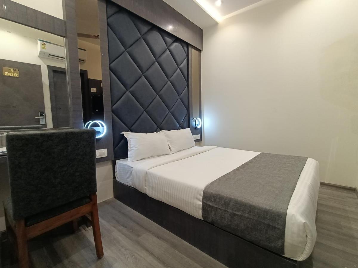 Hotel Classio Andheri - Near Dn Nagar Metro Station Mumbai