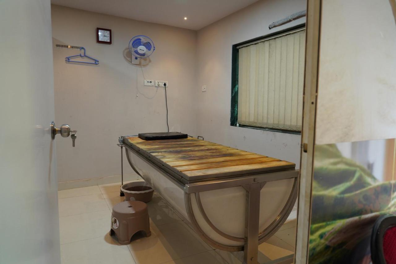 Country & By Turtle - Airport Hotel Bombaim