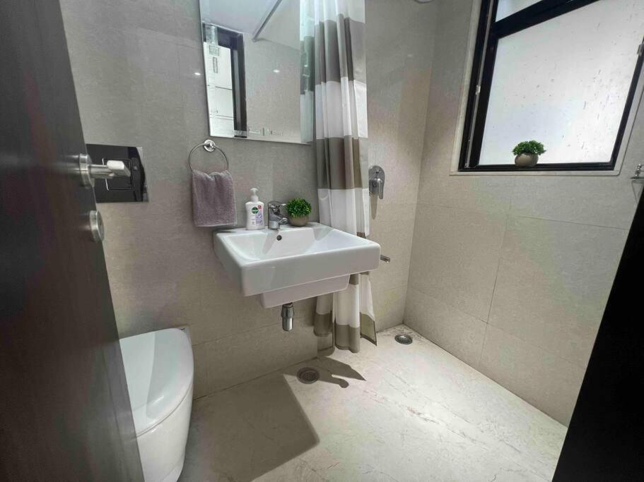 Apartamento Kakad Classic 5, 16th Rd, Pali Village, Khar West By Connekt Homes Bombaim