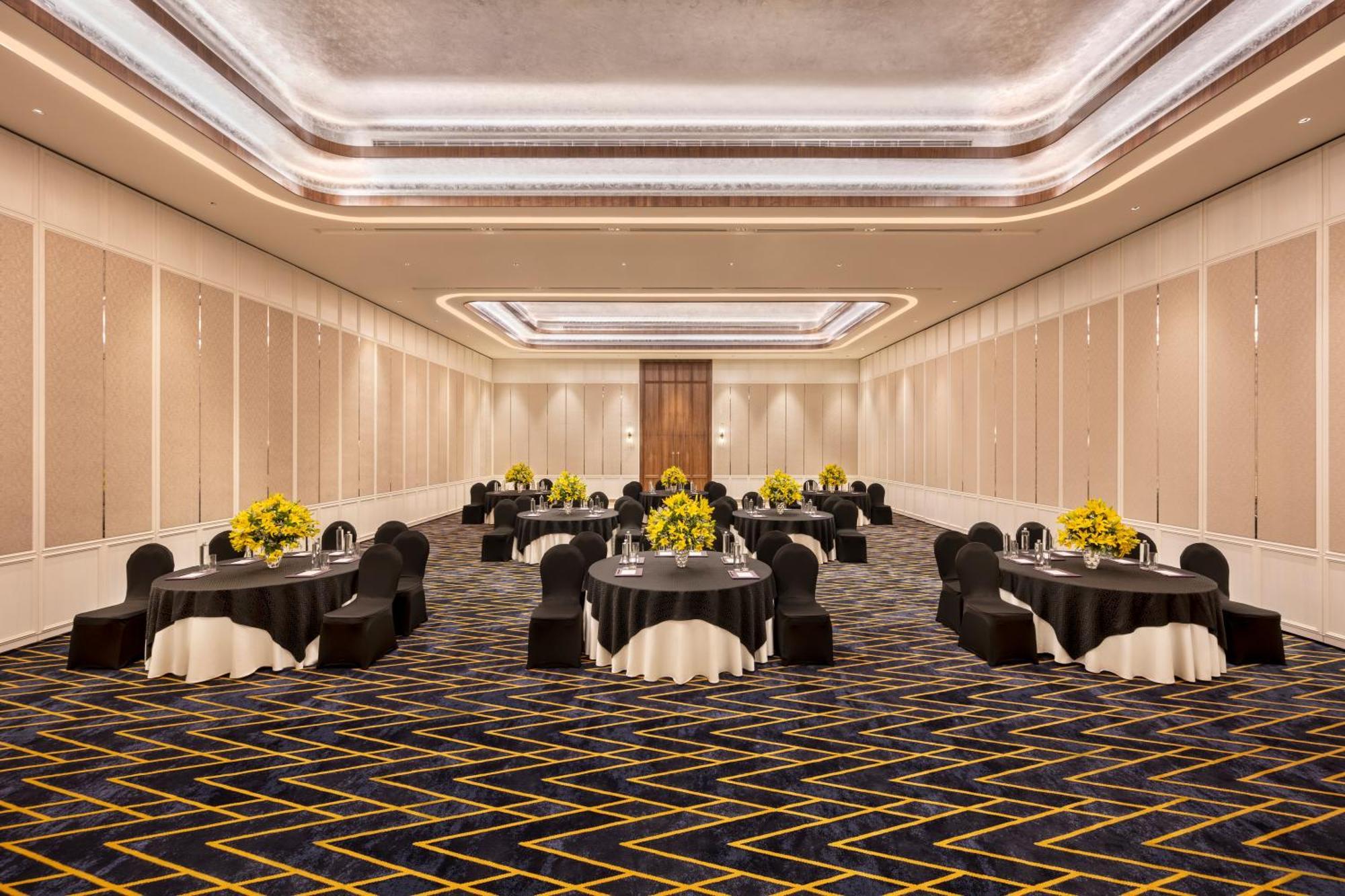 Aurika, International Airport - Luxury By Lemon Tree 5*
