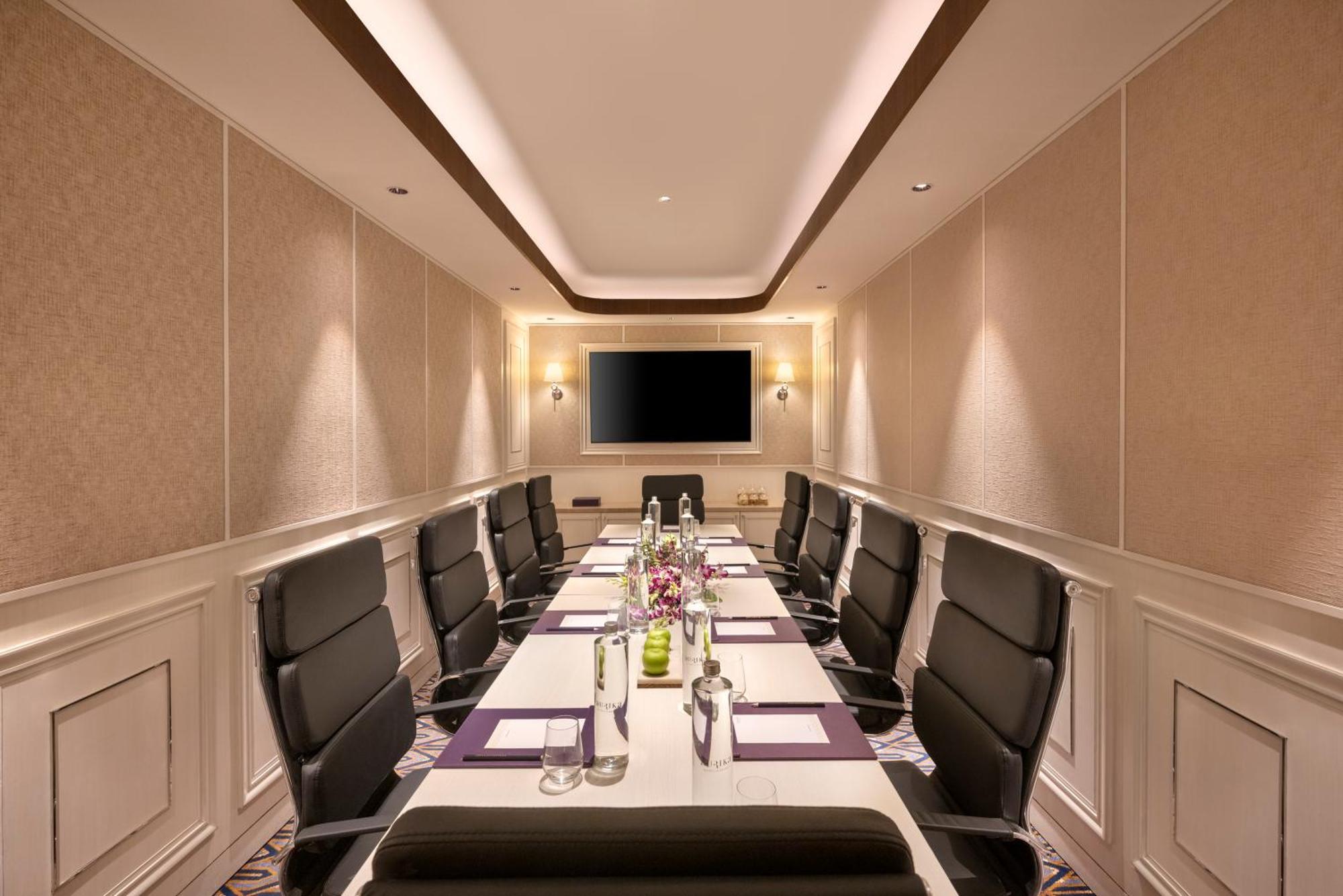 Aurika, International Airport - Luxury By Lemon Tree 5*