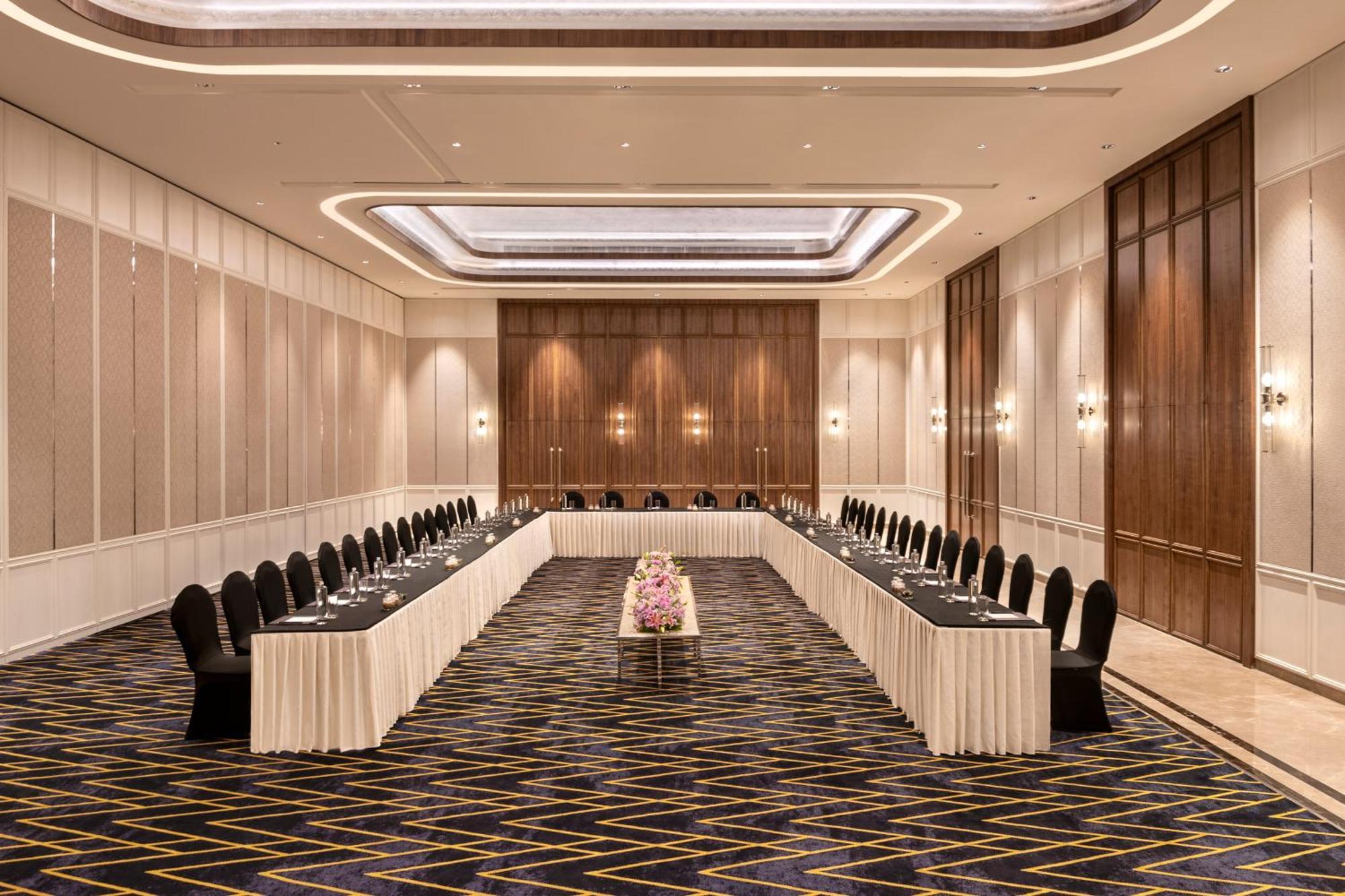 Aurika, International Airport - Luxury By Lemon Tree Hotel Mumbai