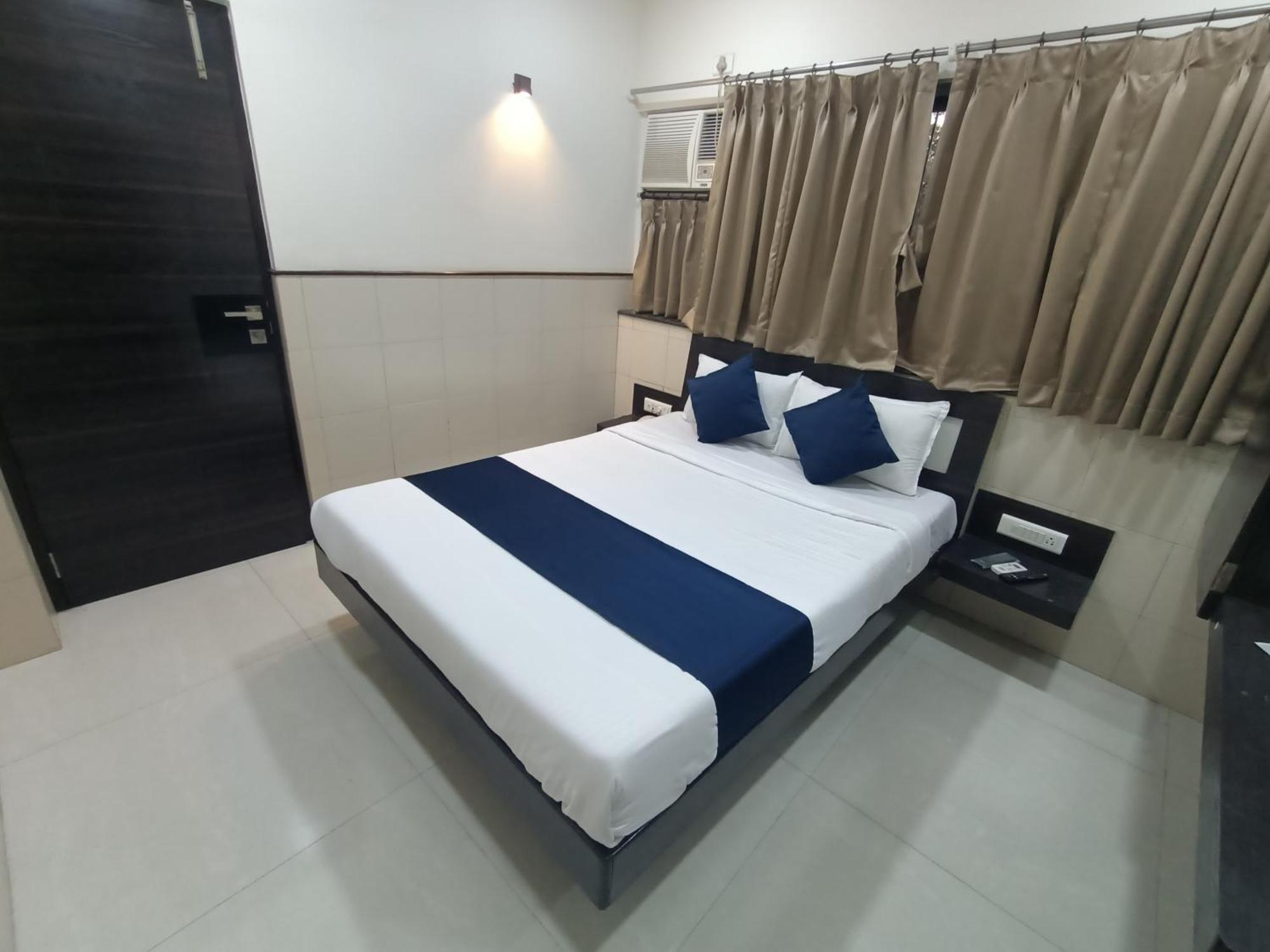 Triton Sion - Near Us Embassy - Near Bkc 2*