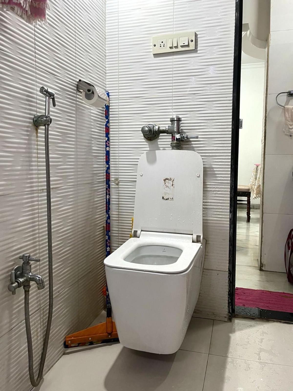 Cozy Private Near Mulund Railway Station Hospedagem domiciliar Bombaim