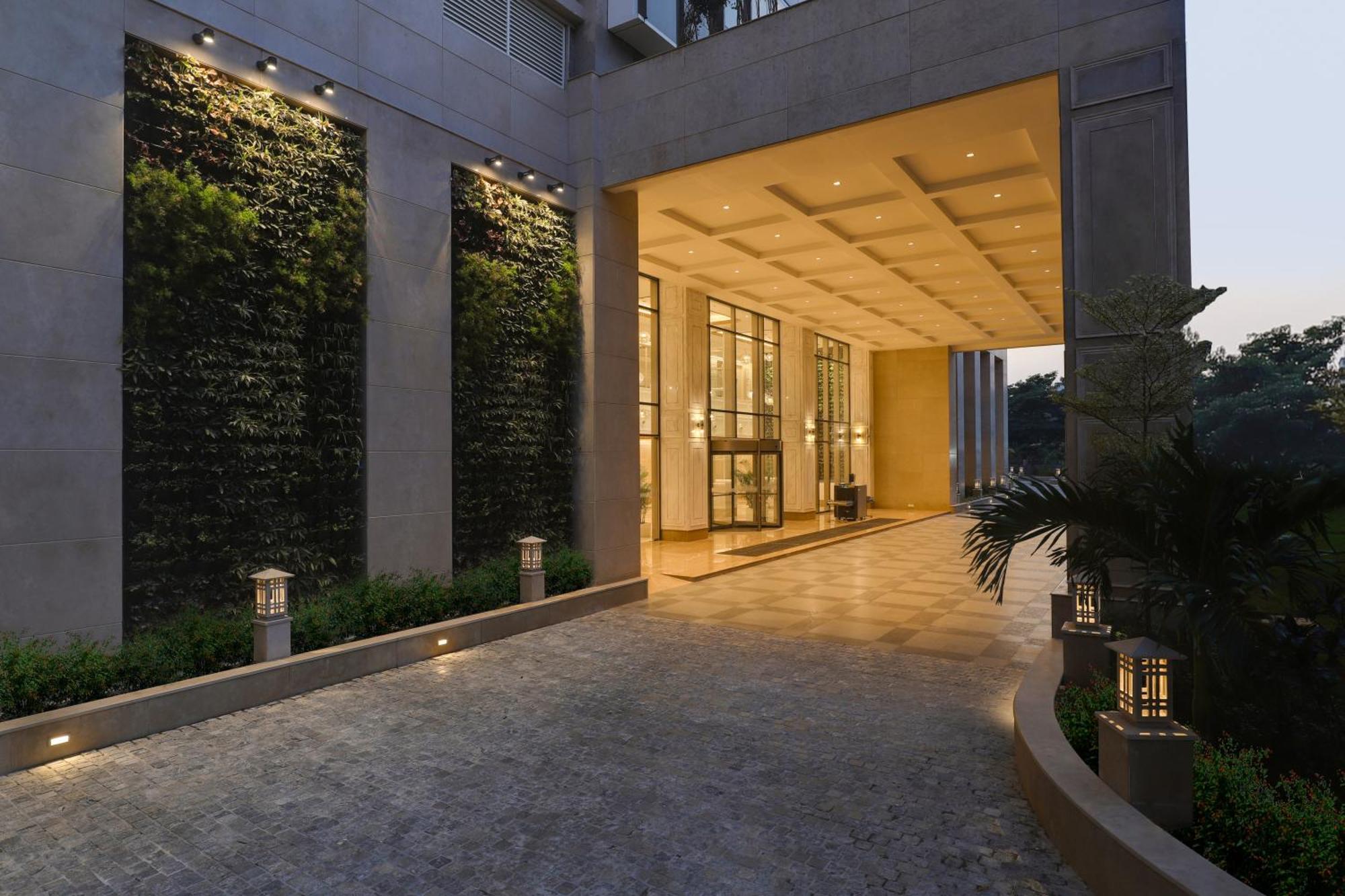 Aurika, International Airport - Luxury By Lemon Tree Hotel 5*