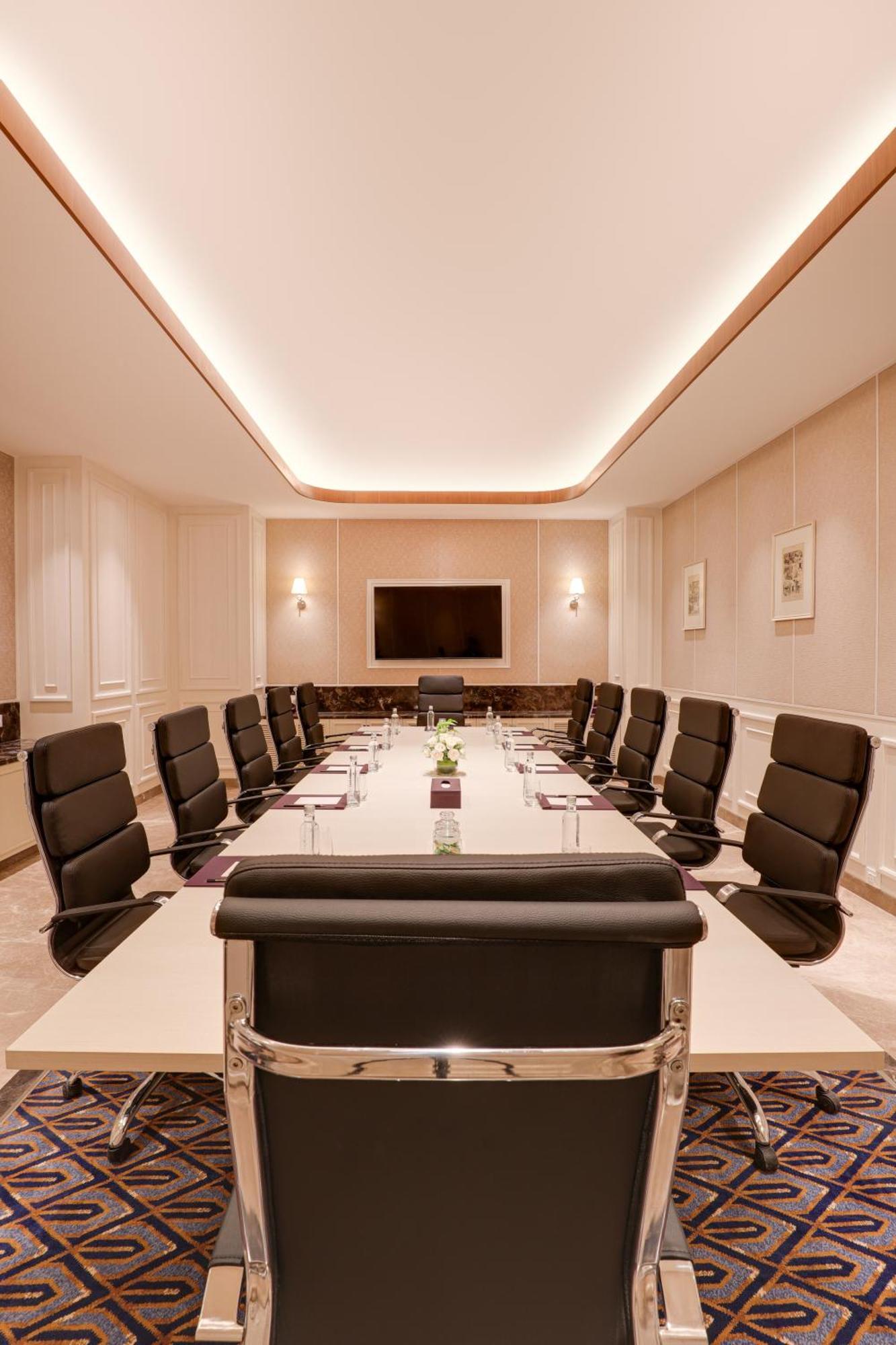 Aurika, International Airport - Luxury By Lemon Tree