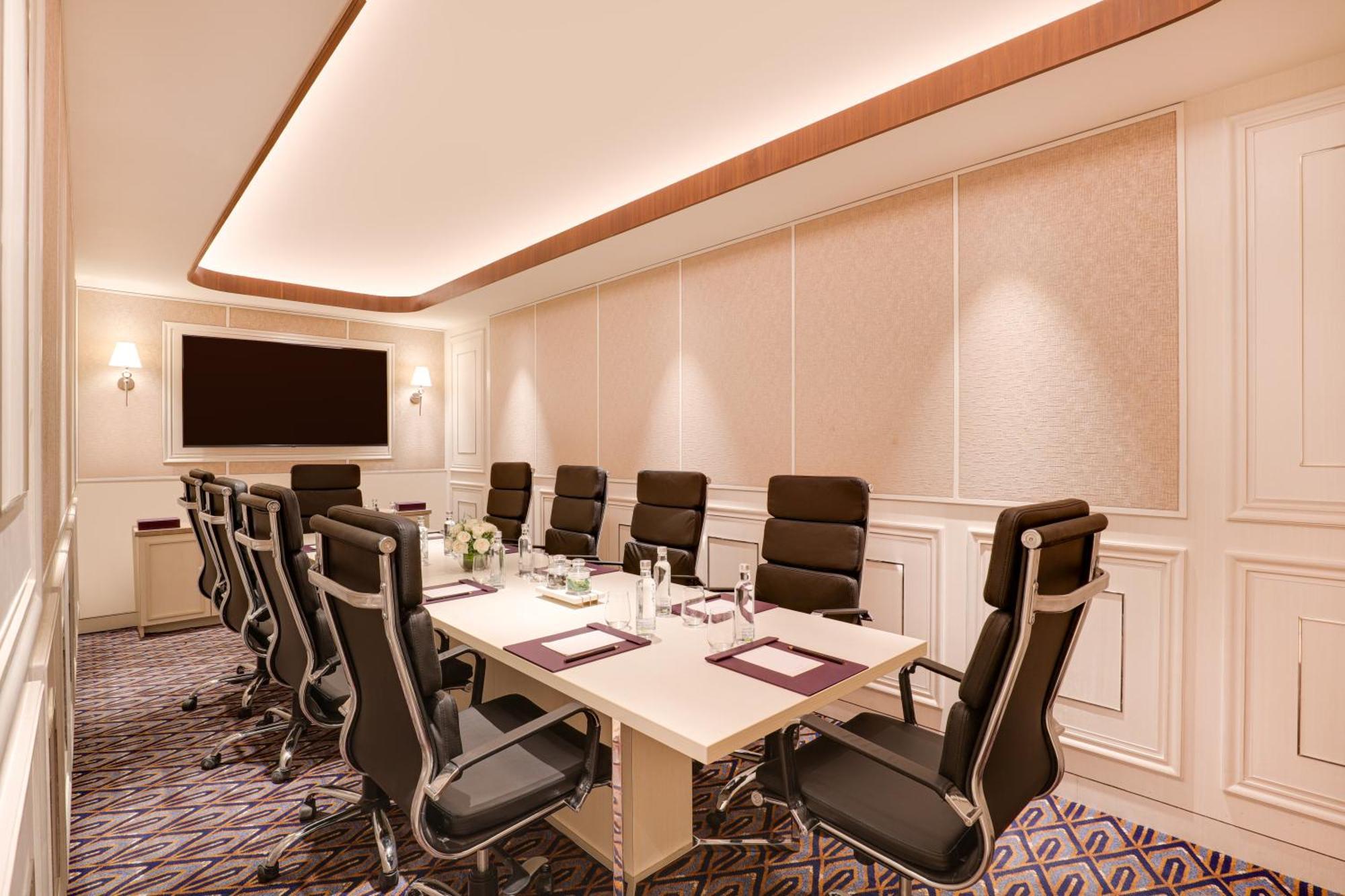 Aurika, International Airport - Luxury By Lemon Tree