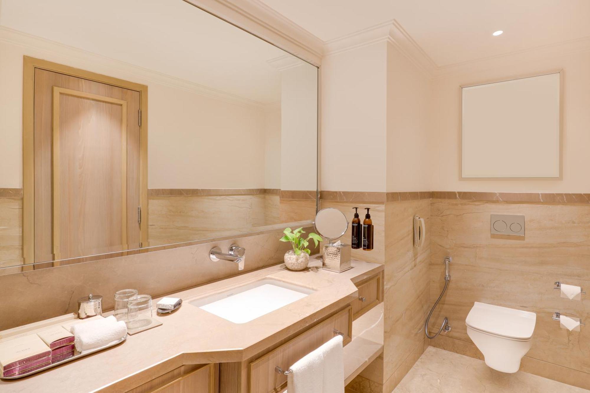 Hotel Aurika, International Airport - Luxury By Lemon Tree