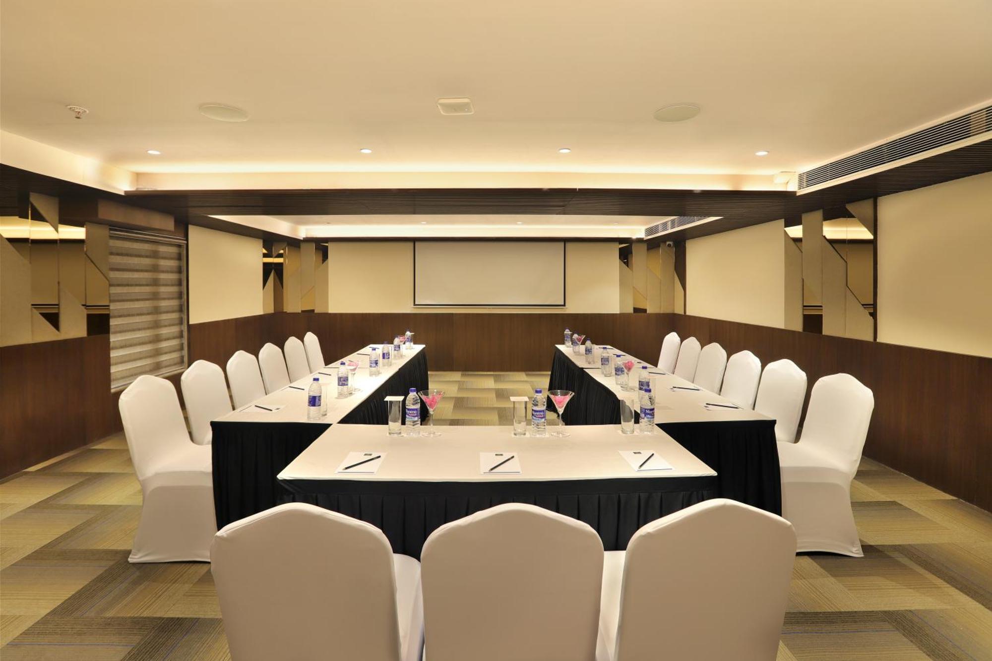 Aralia International Airport, Hotel