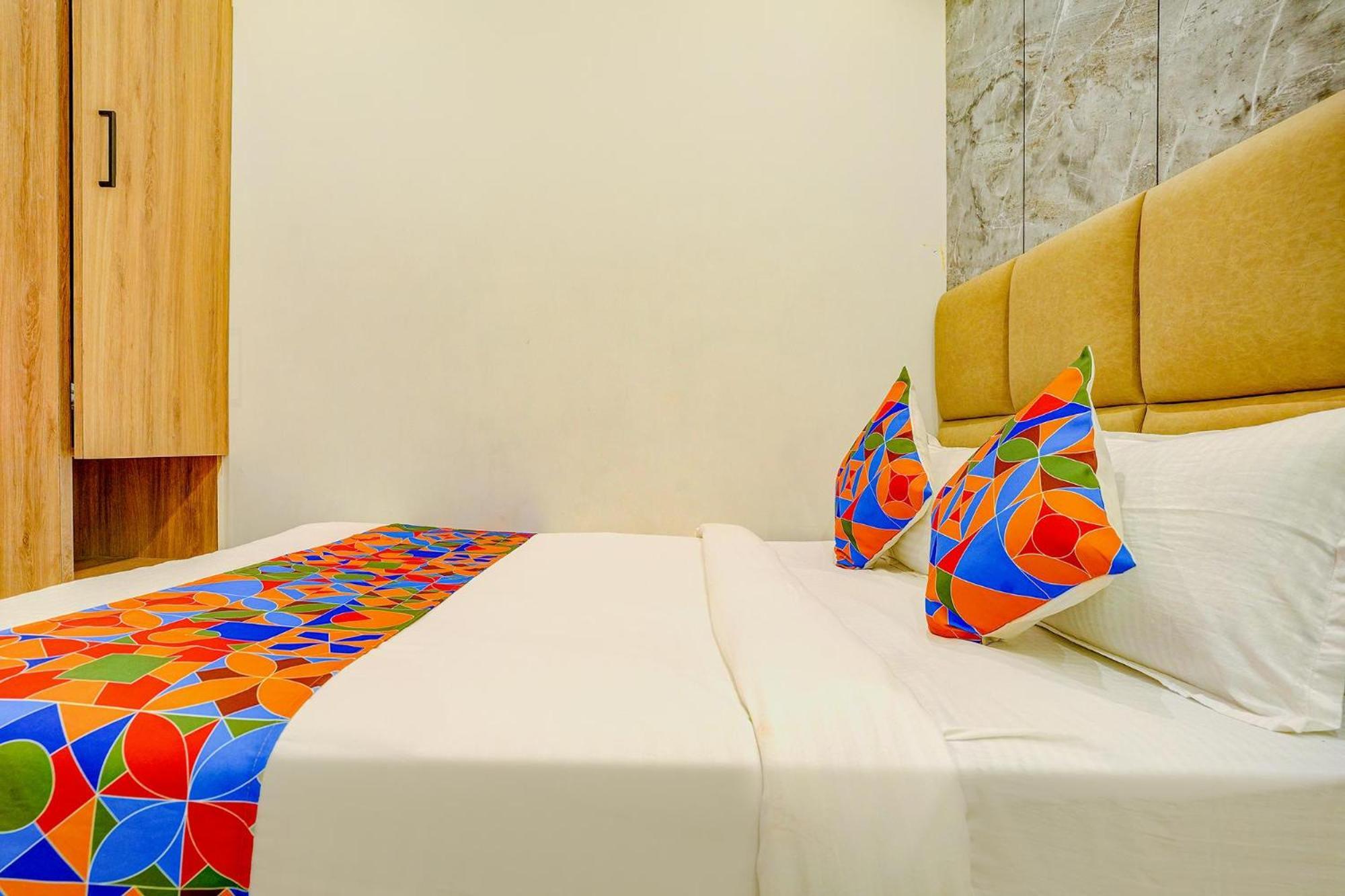 Hotel Fabexpress New Deepak - Nr & Csmt Station Bombaim