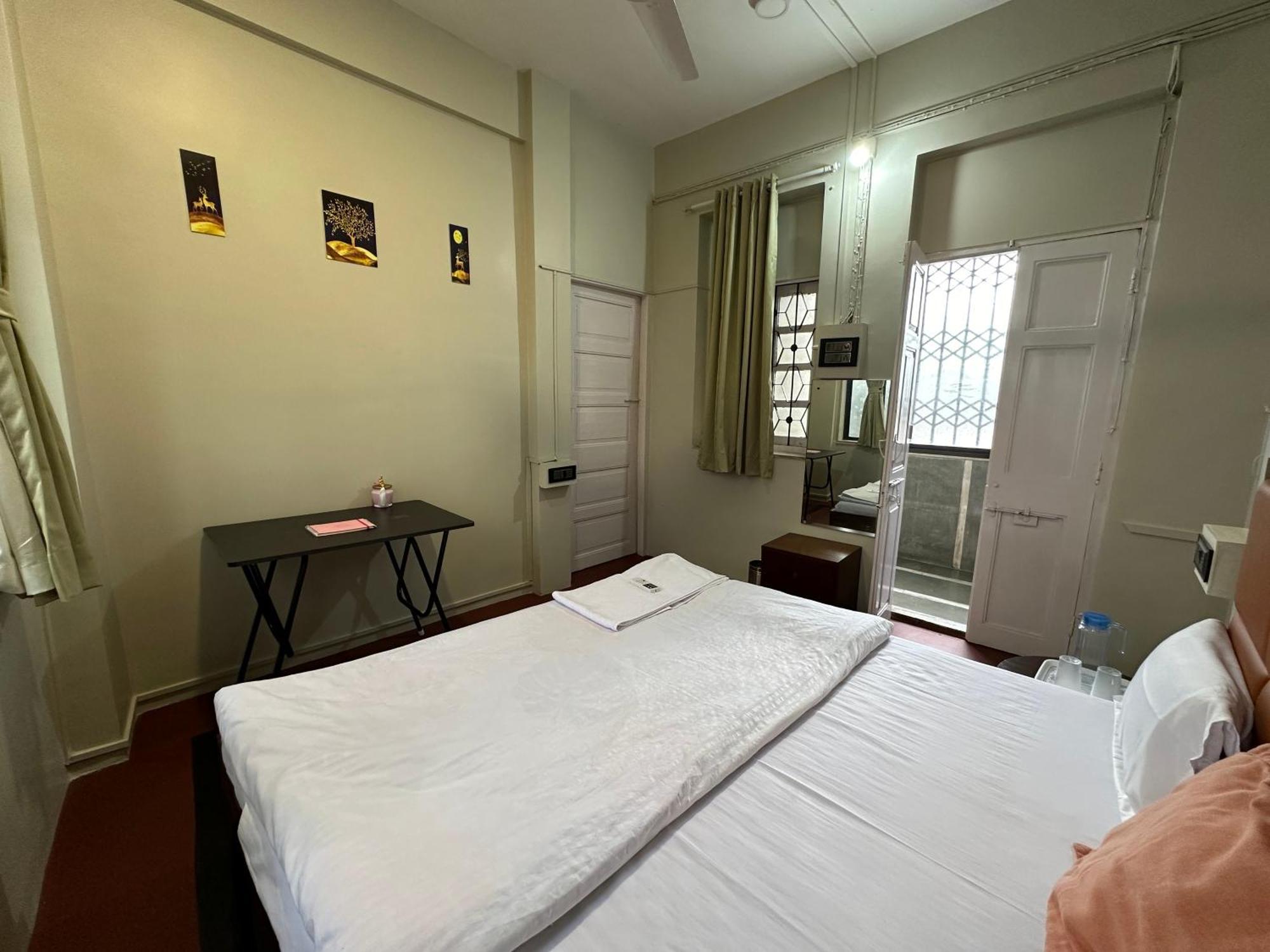 Spacious 2 Bhk With Balcony In Bandra Apartamento *