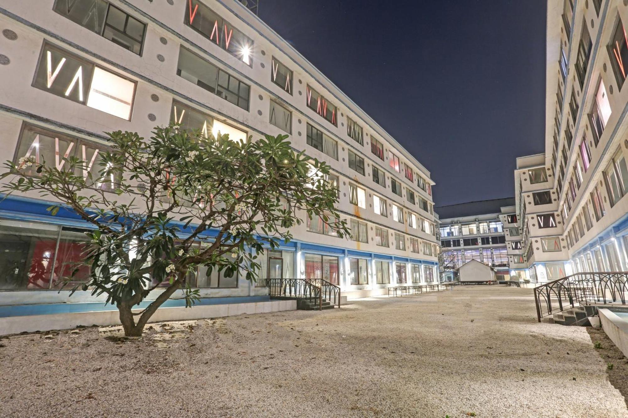 Townhouse Royal Palms 4* Bombaim