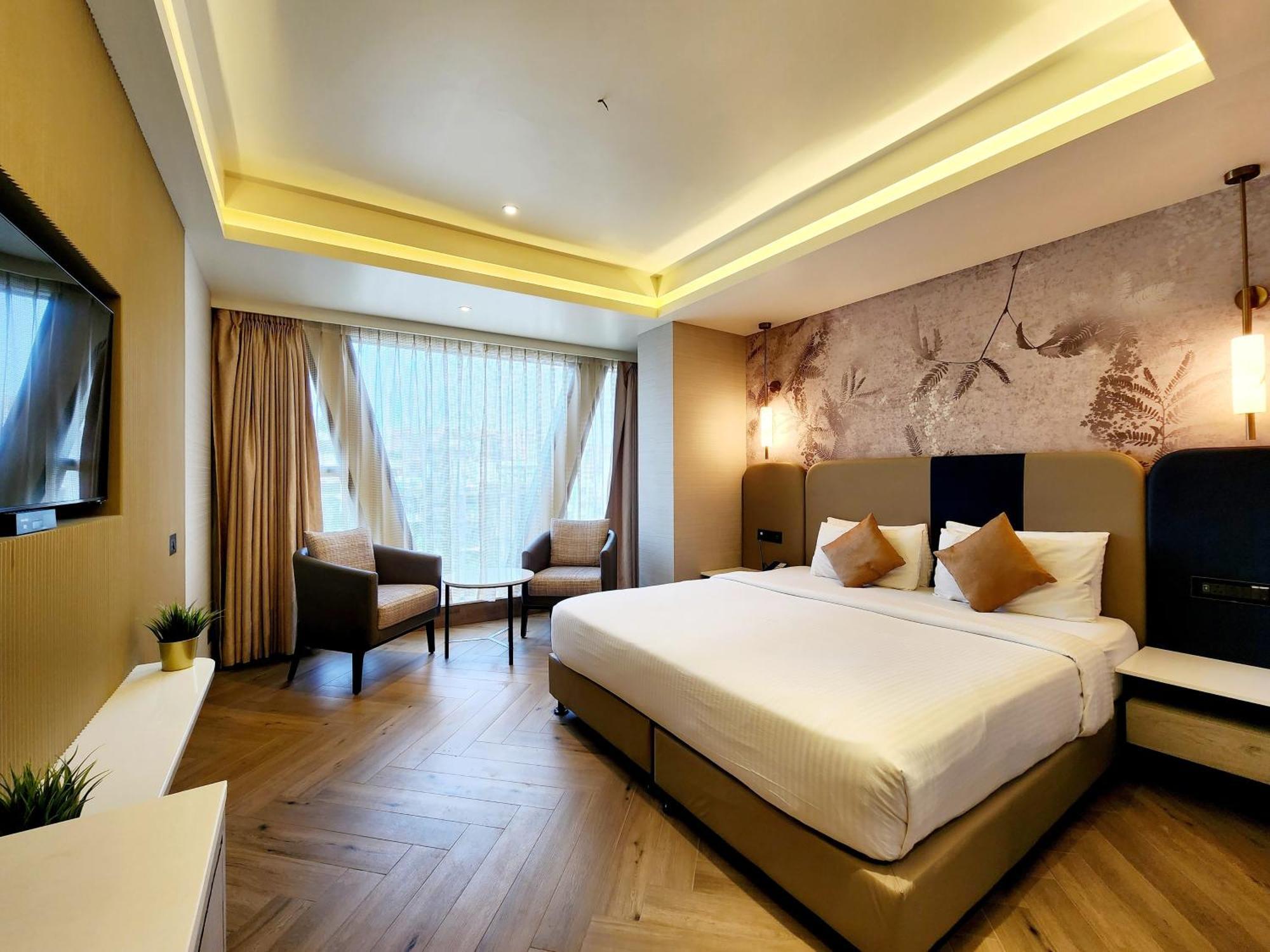 Hotel Dragonfly - The Art