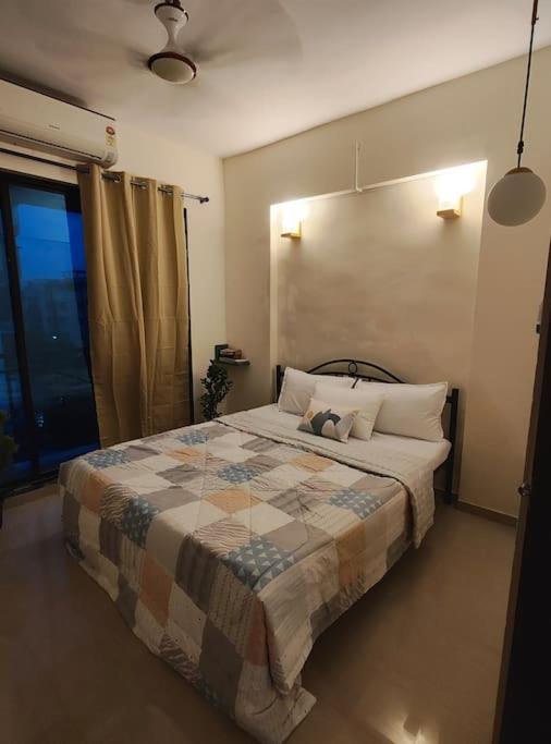 Slow Living At Bohemian Blue Door Near Atal Setu *