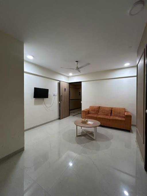 3 Bhk Santacruz 805 * Mumbai