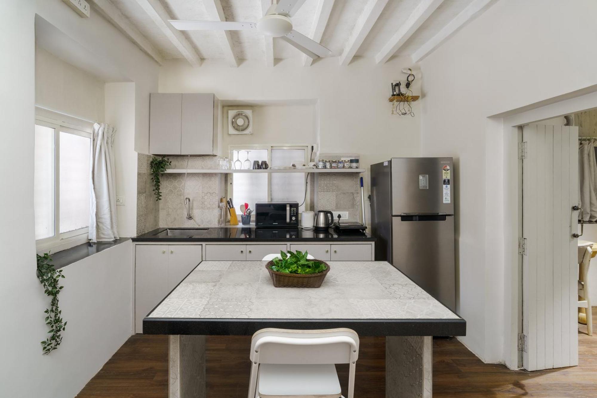 Zoe 1bhk Bandra W By The Company Apartment *