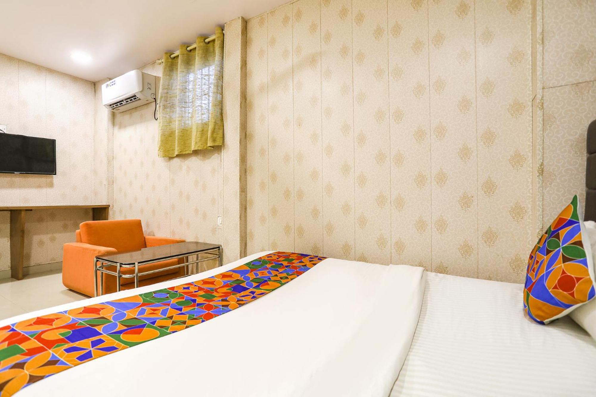Fabexpress Aksa Hotel Mumbai