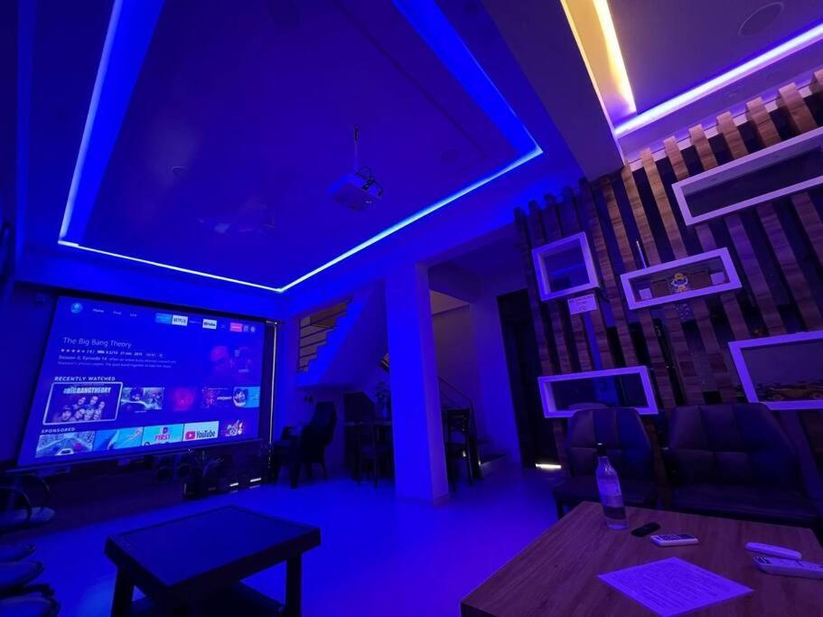 3bhk Parindacasa With Pvt Pool & Uhd Theatre * Mumbai