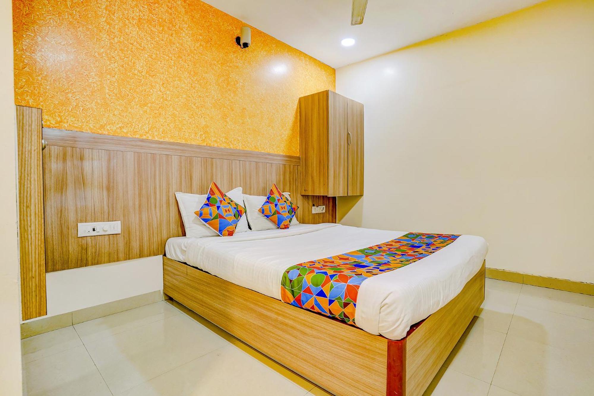 Fabhotel Prakash Inn - Nr Mumbai International Airport Hotel