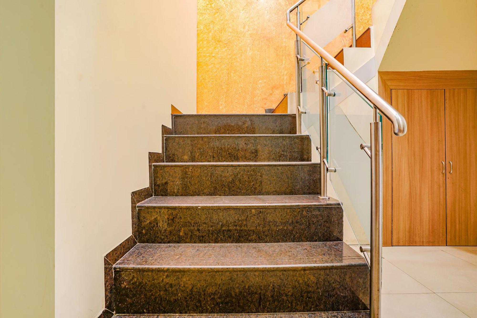 Fabhotel Prakash Inn - Nr Mumbai International Airport 3*