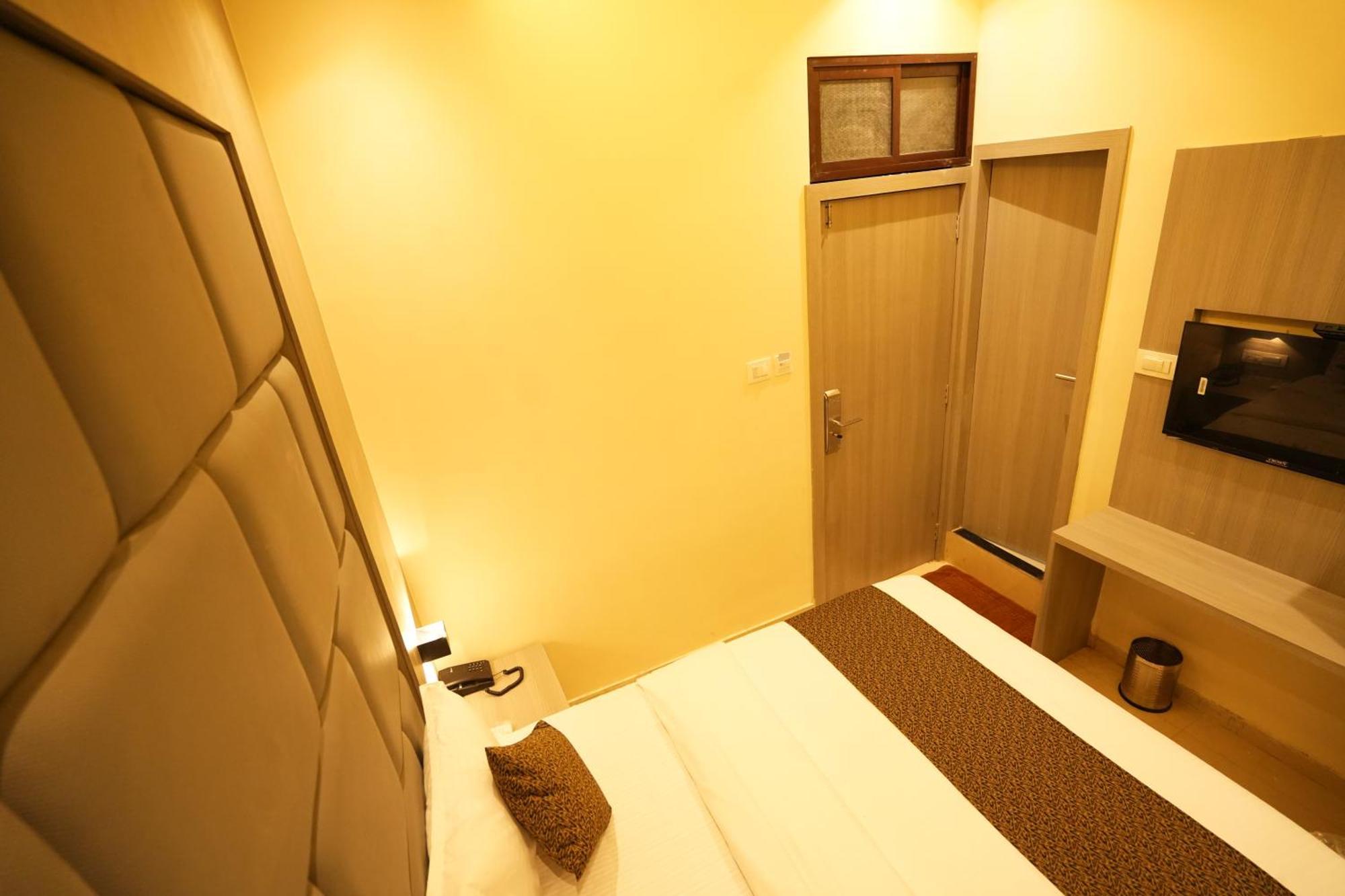 Hotel Boston Mumbai