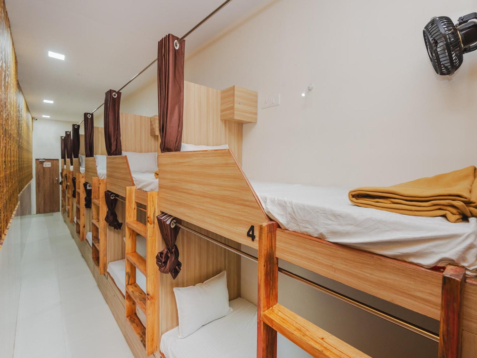 Capsule hotel Sahara Stay-near Nesco Exhibition Centre Mumbai