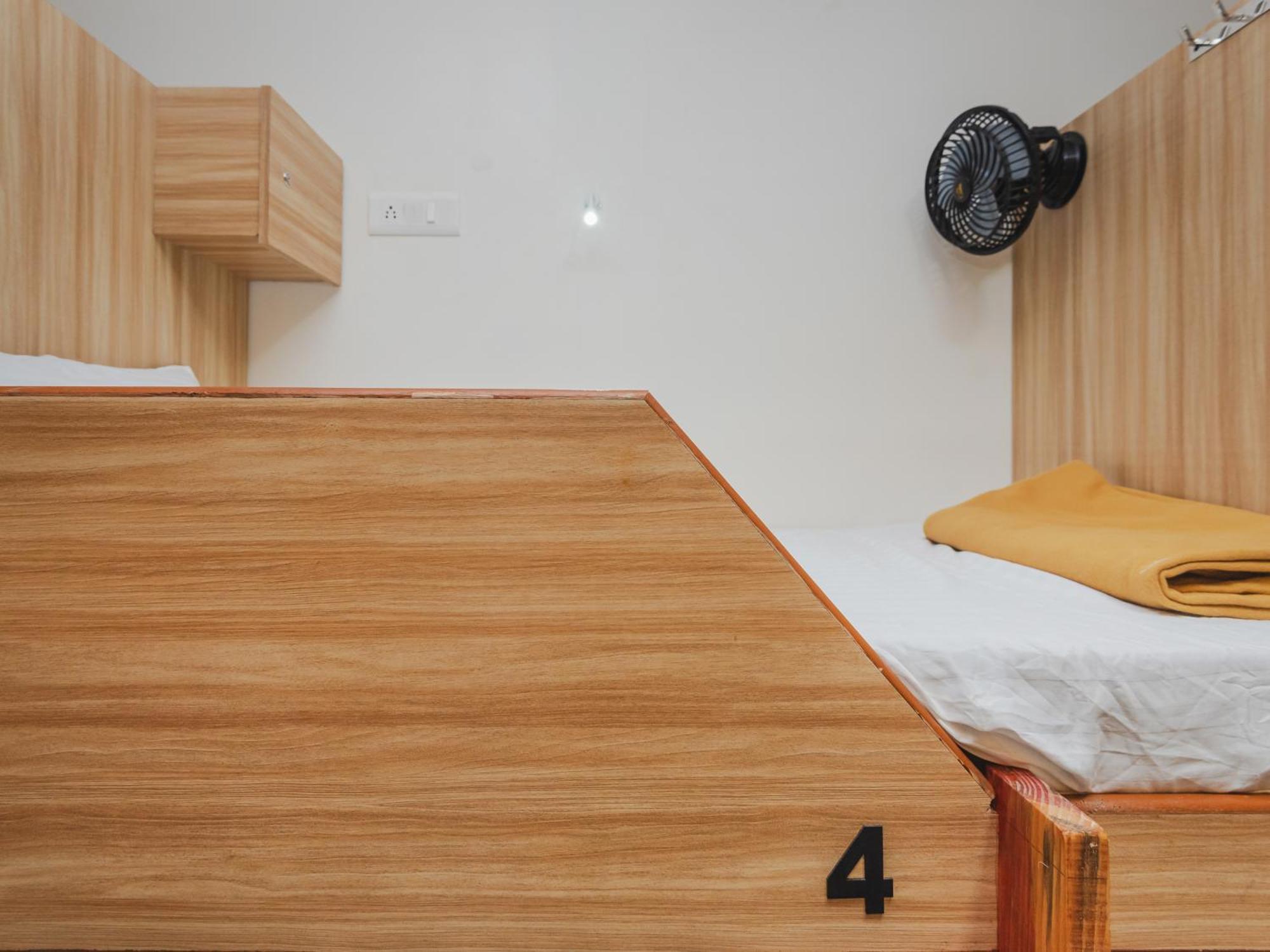 Capsule hotel Sahara Stay-near Nesco Exhibition Centre