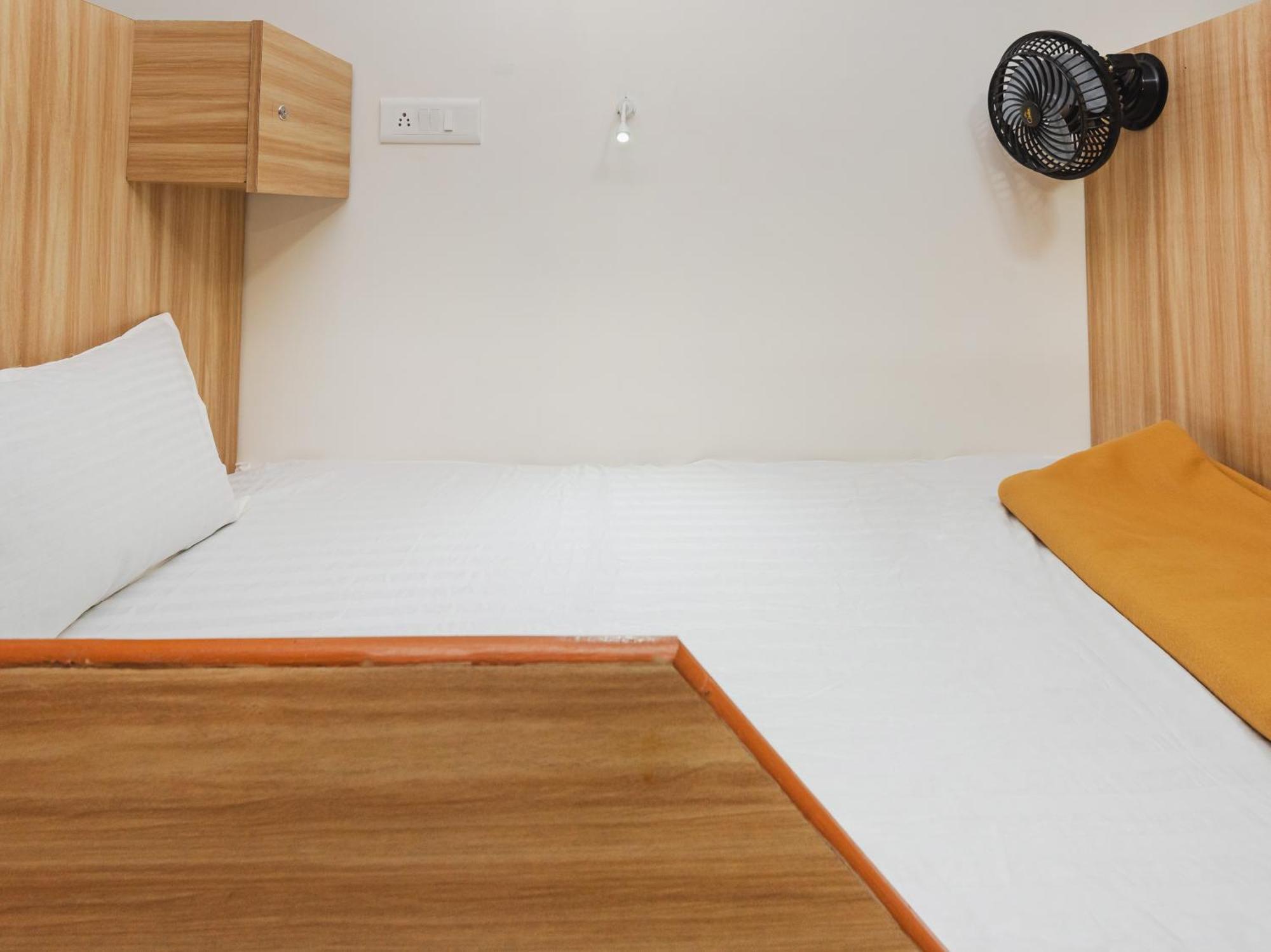 Capsule hotel Sahara Stay-near Nesco Exhibition Centre Mumbai