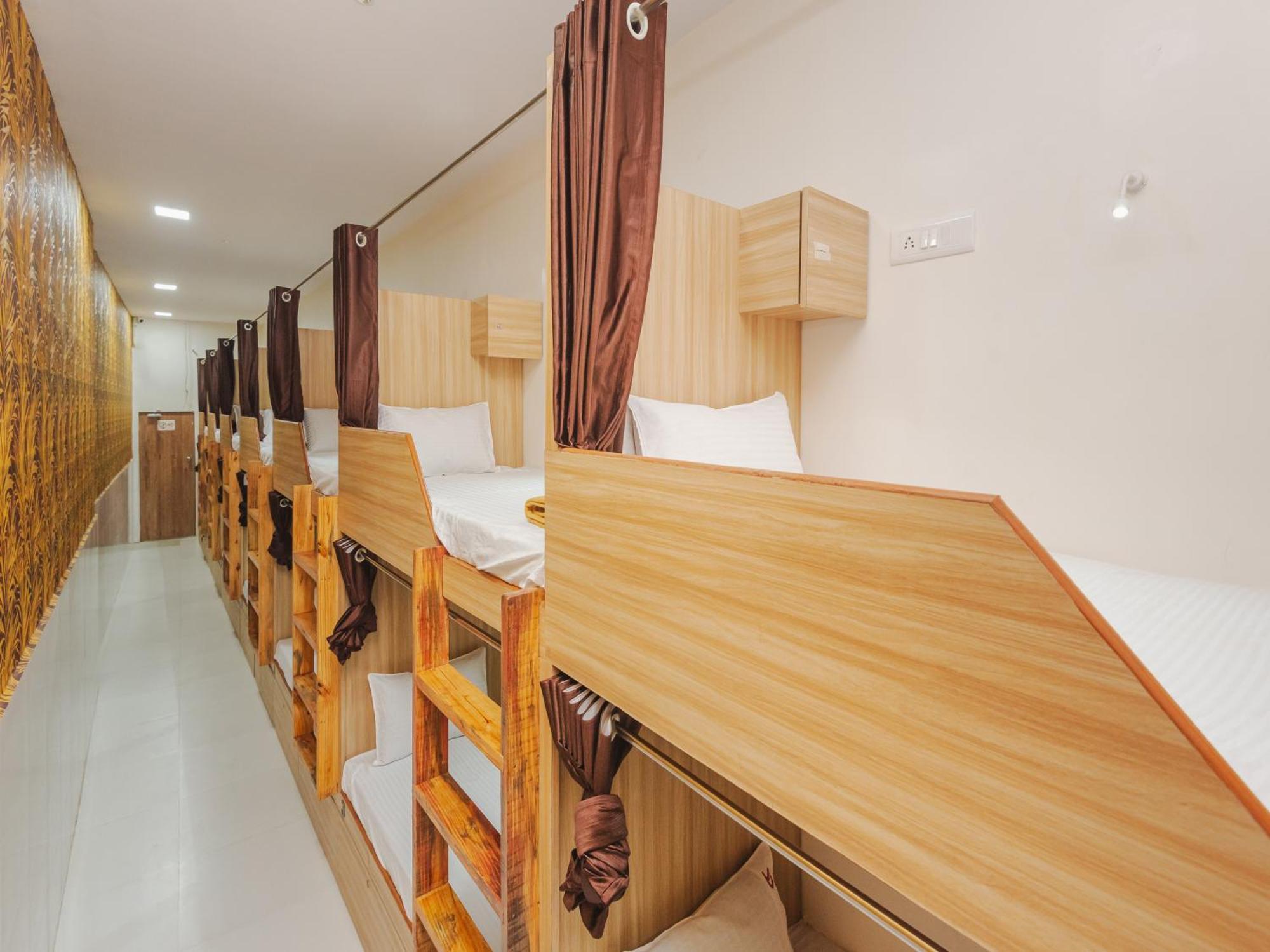 Capsule hotel Sahara Stay-near Nesco Exhibition Centre Mumbai