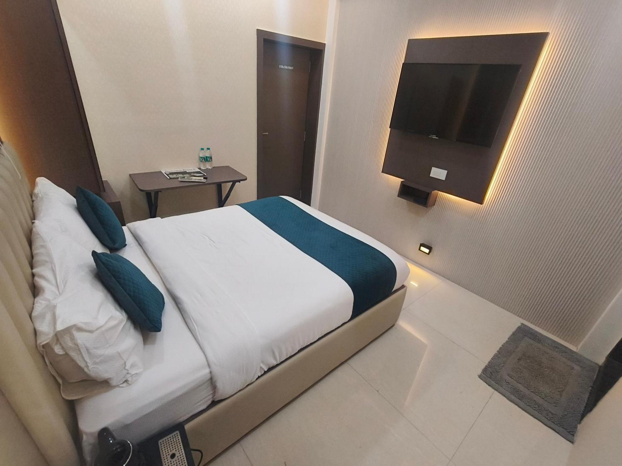Triton Sion - Near Us Embassy - Near Bkc Mumbai