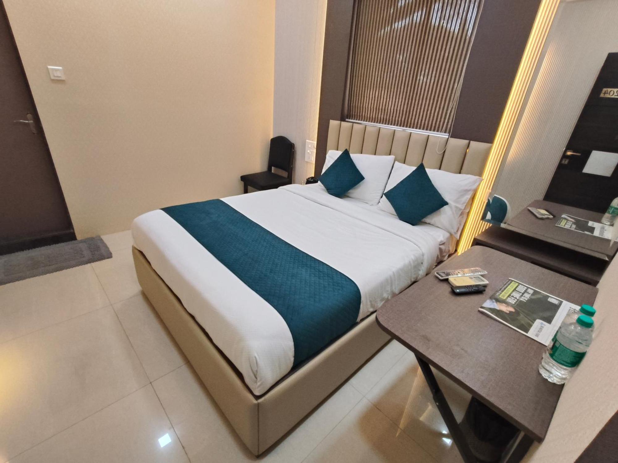 Triton Sion - Near Us Embassy - Near Bkc Hotel