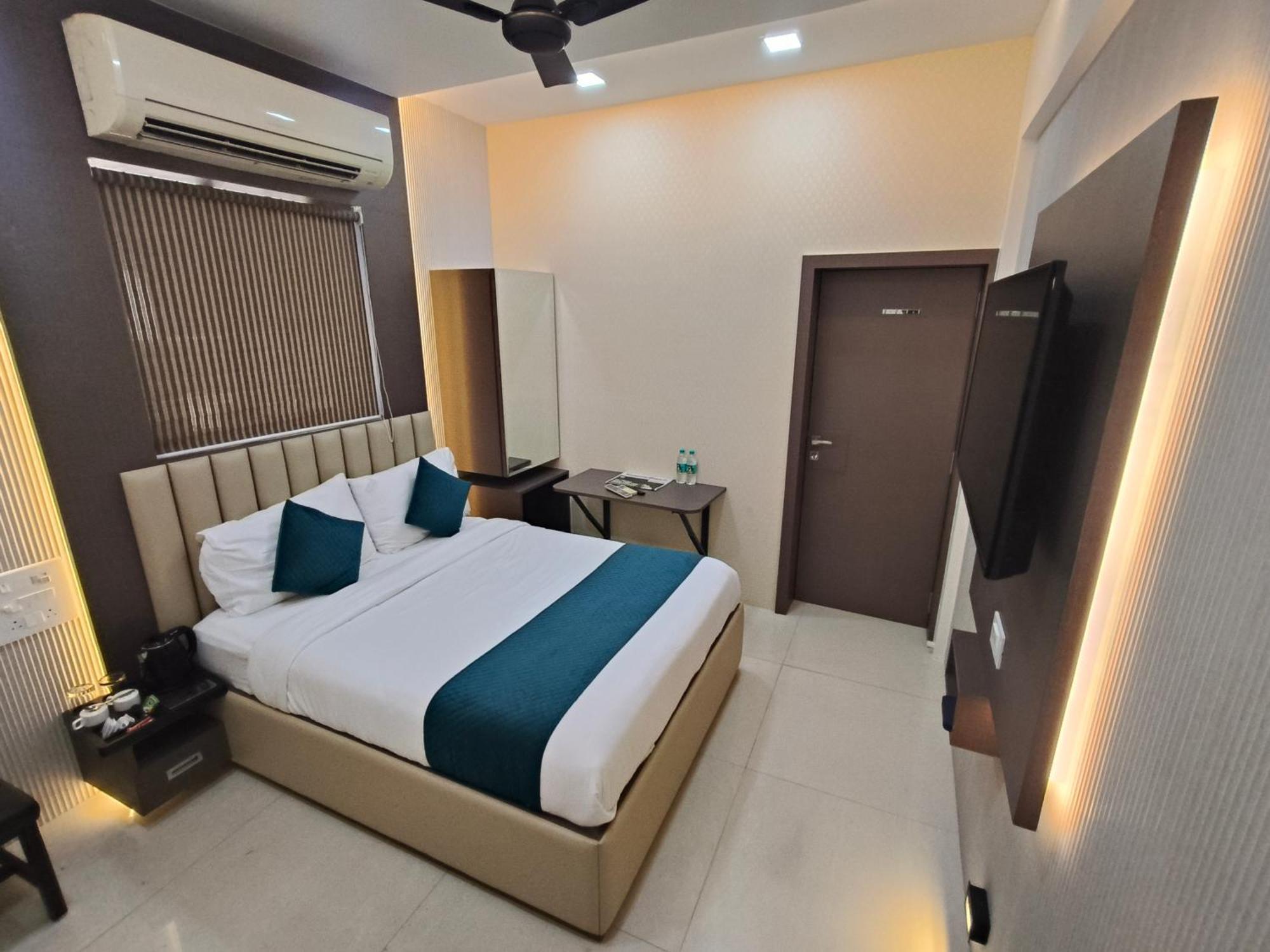 Triton Sion - Near Us Embassy - Near Bkc 2*