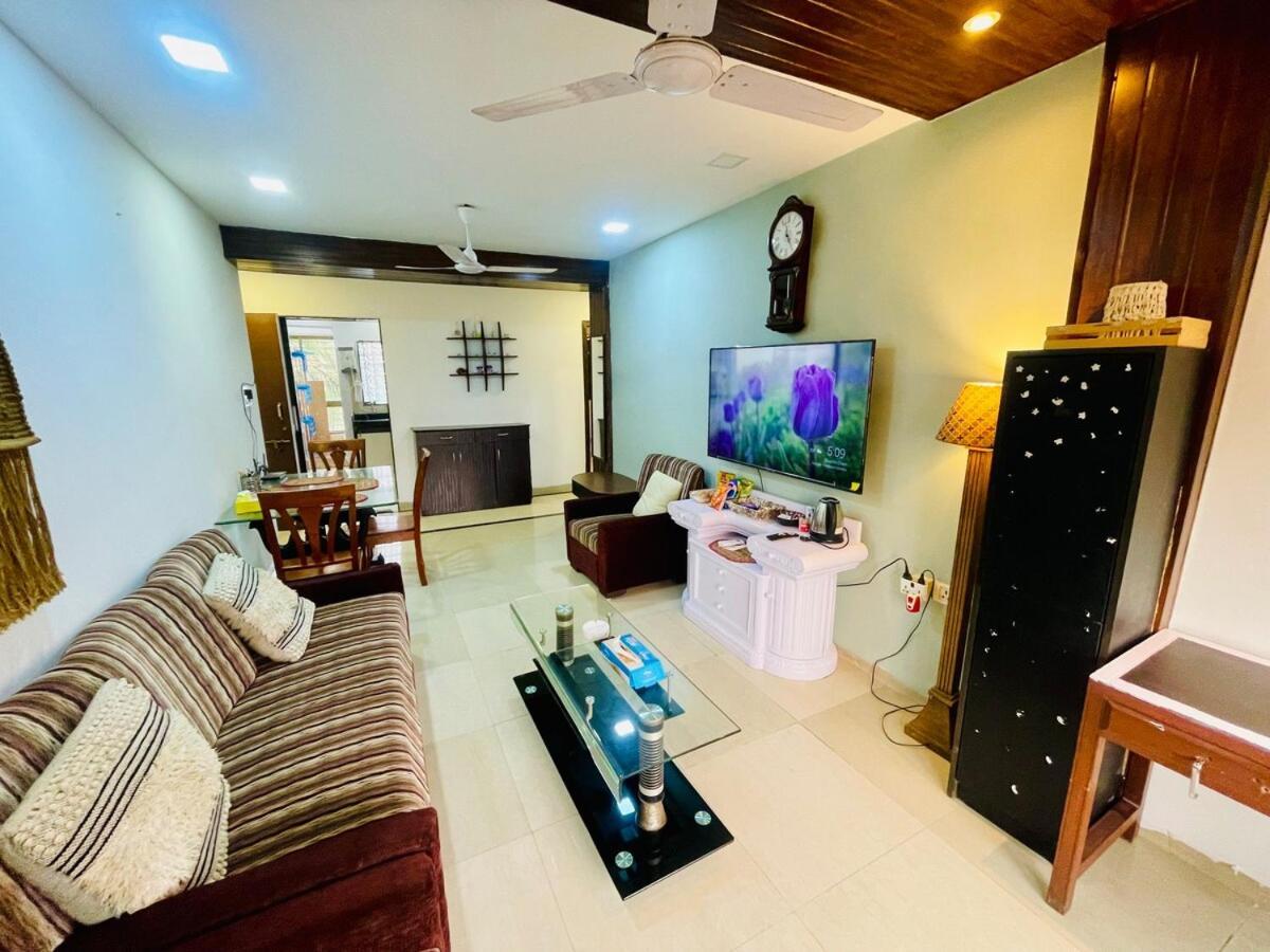 Bandra View 2bhk At Hill Road Bombaim