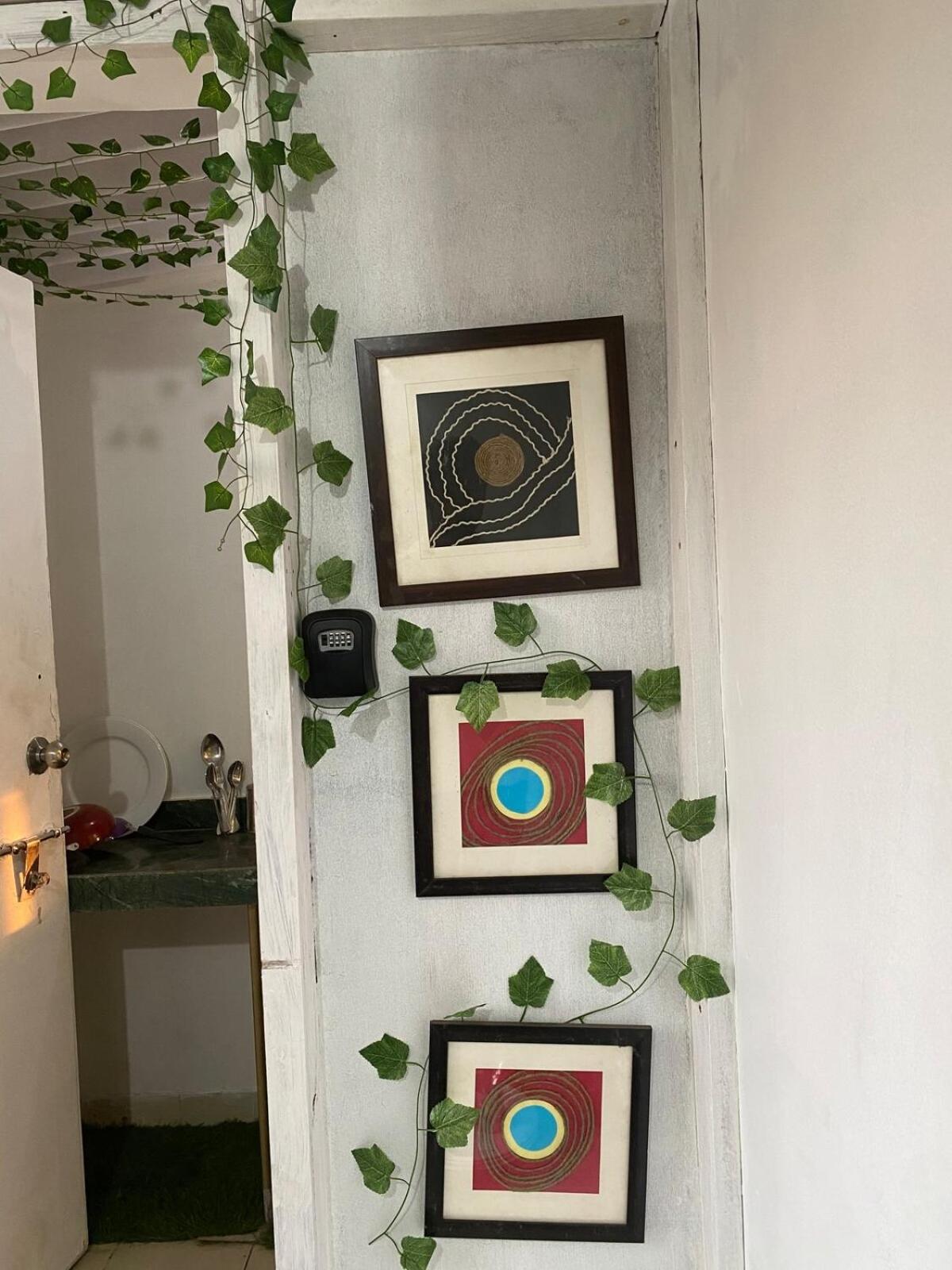 Pixiestays Forest House Juhu West Bombaim