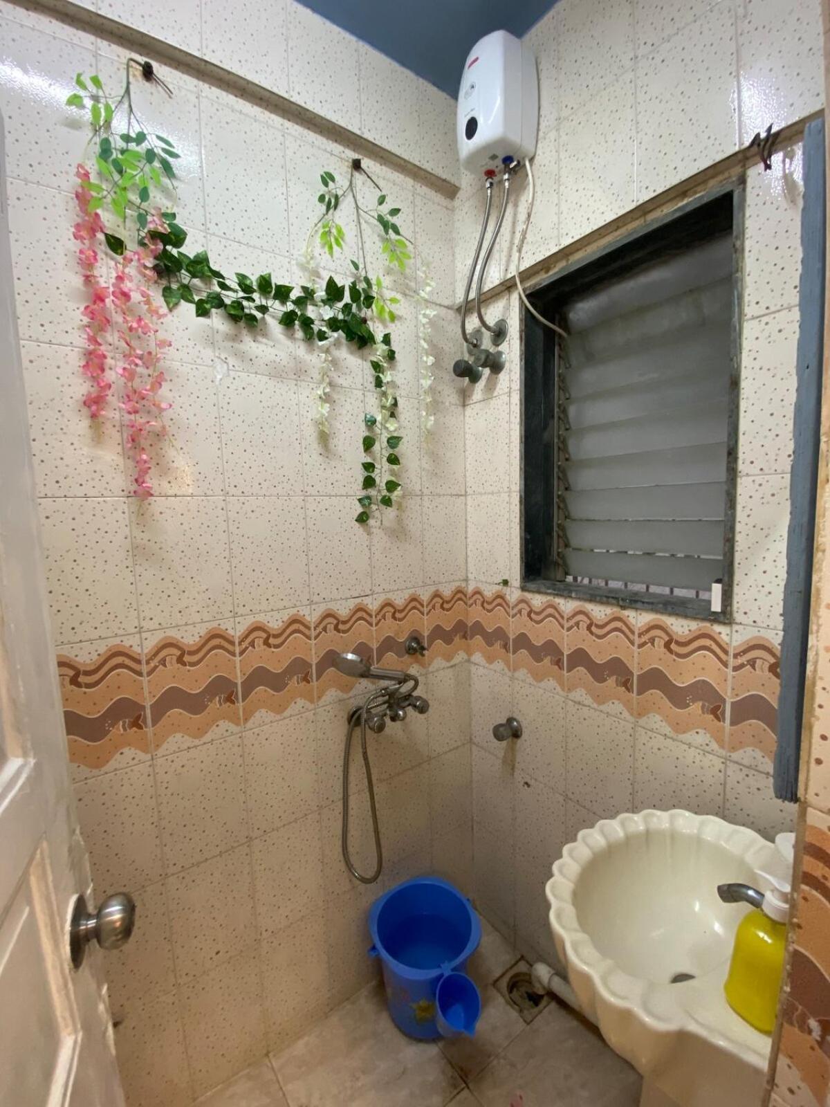 Pixiestays Forest House Juhu West Bombaim