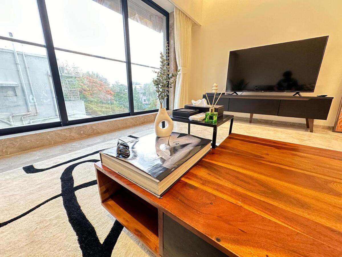 Luxurious 2 Bhk & Workspace On Juhu Tara Road Apartment