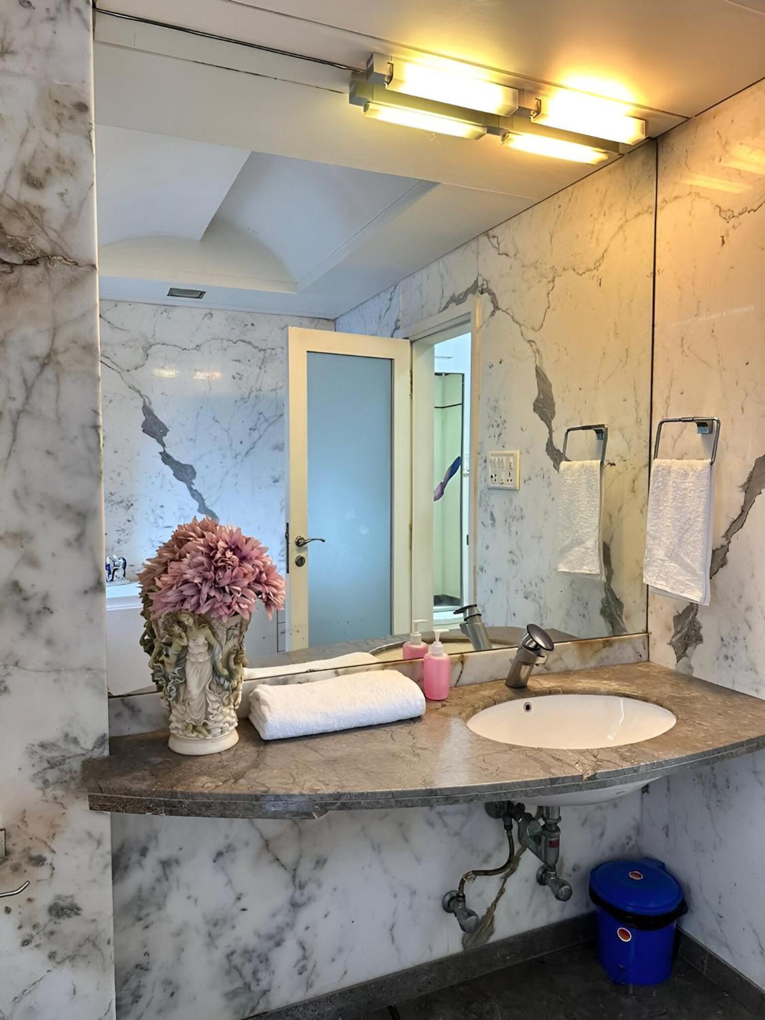 Apartment Retreats At Welcome In Santacruz, Mumbai