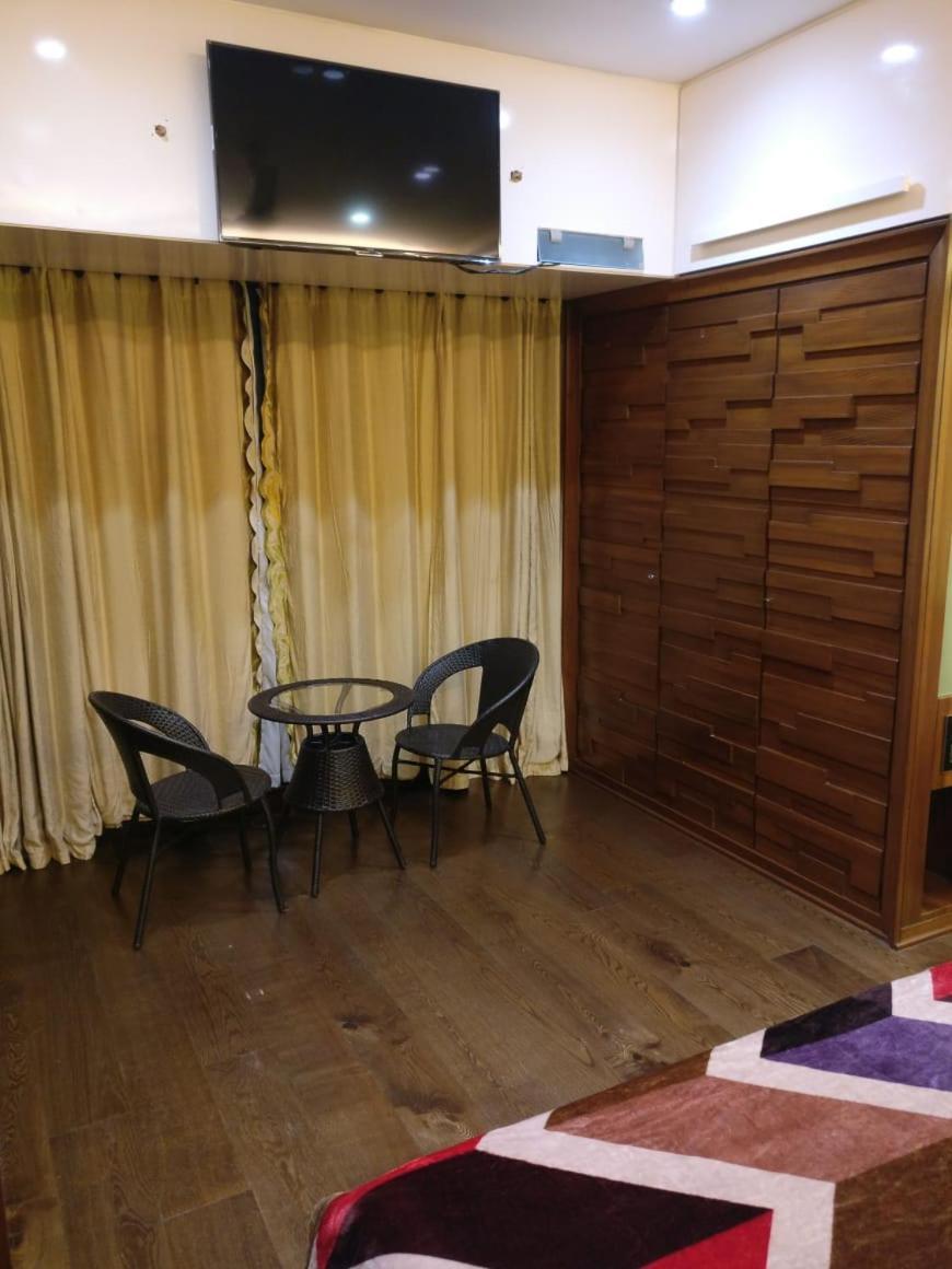 Awesome At Bandra - Khar, * Mumbai