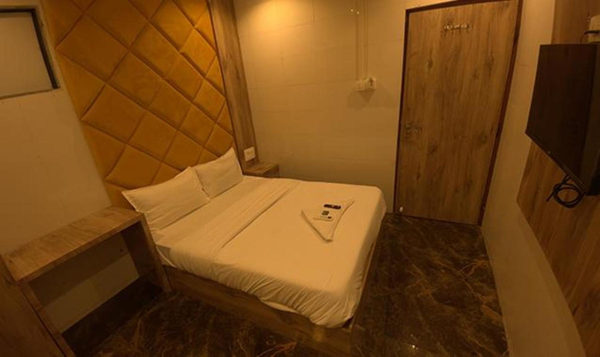 Hotel Fabhotel Platinum 3*