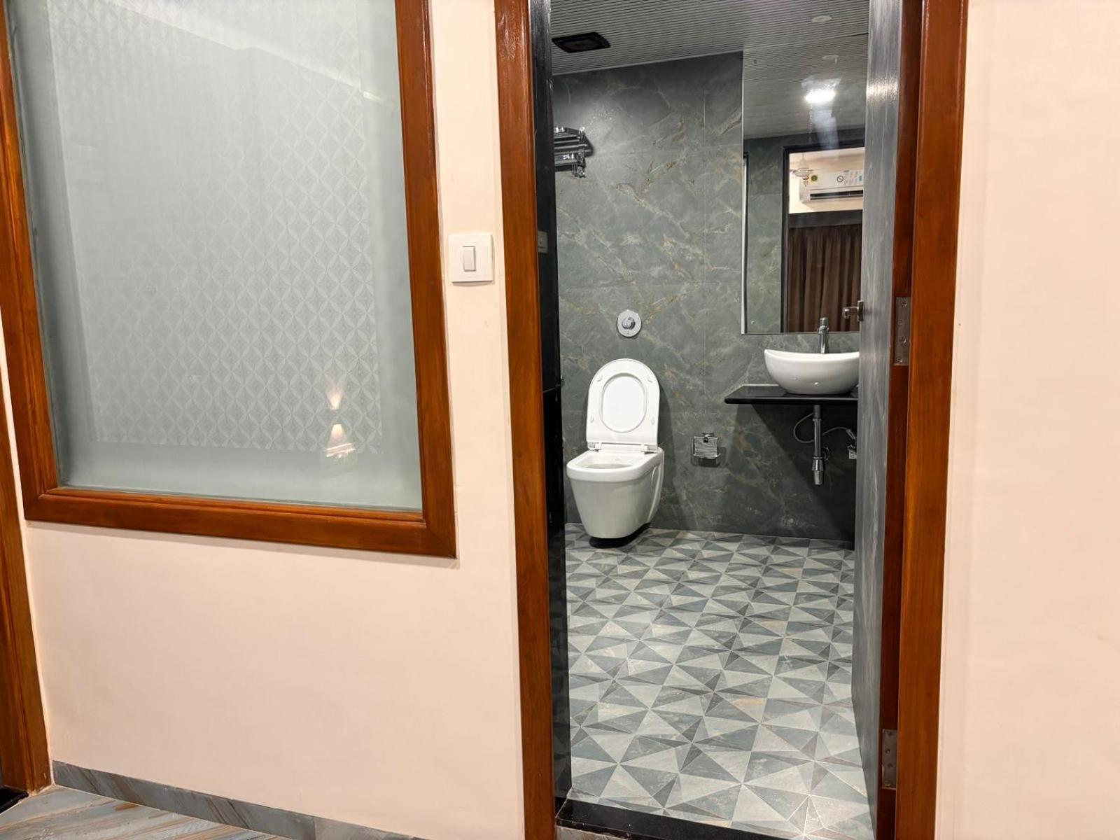 Hotel Arts Palace Mumbai