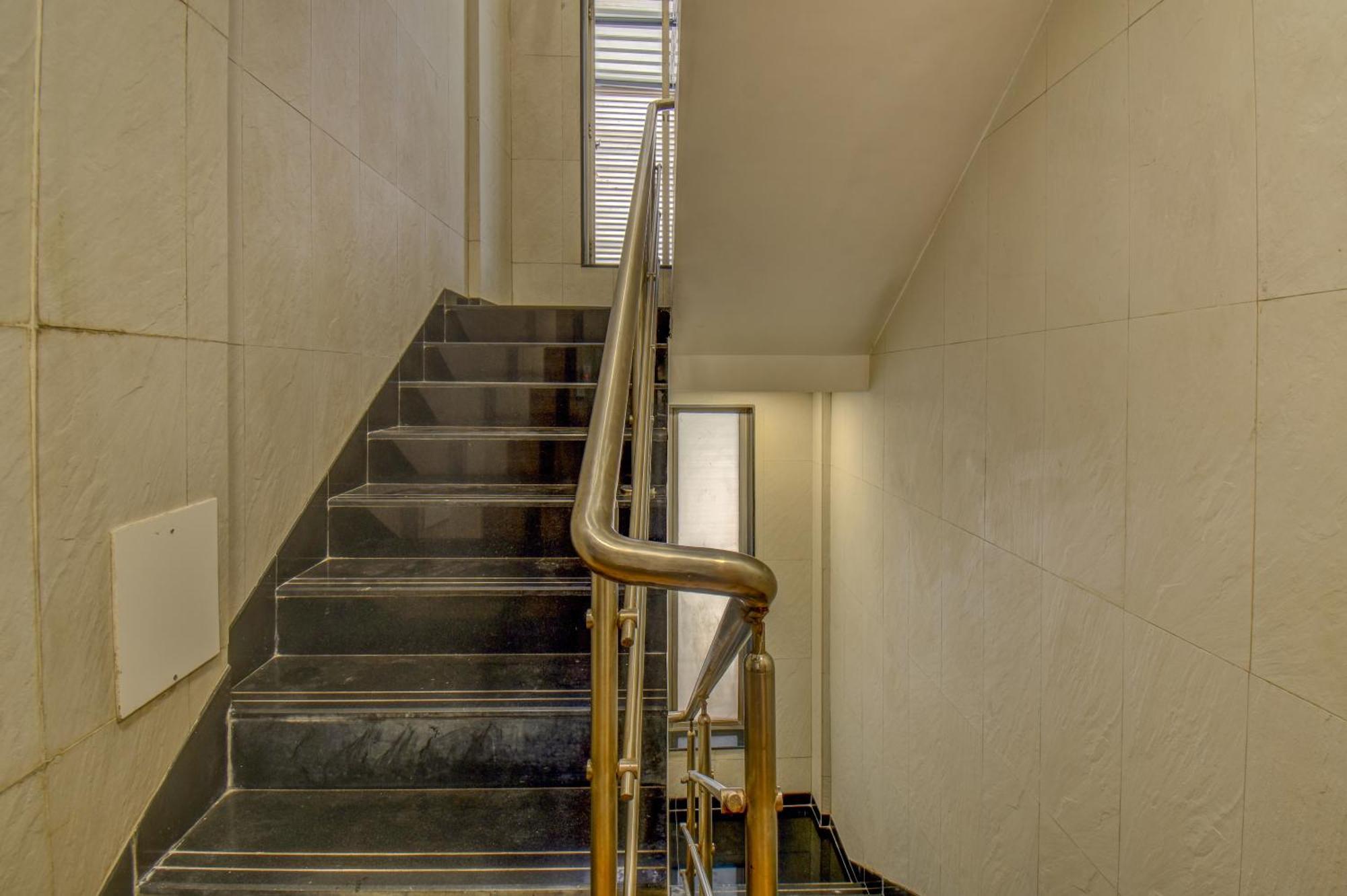 Staywood Suites, Hotel 3*