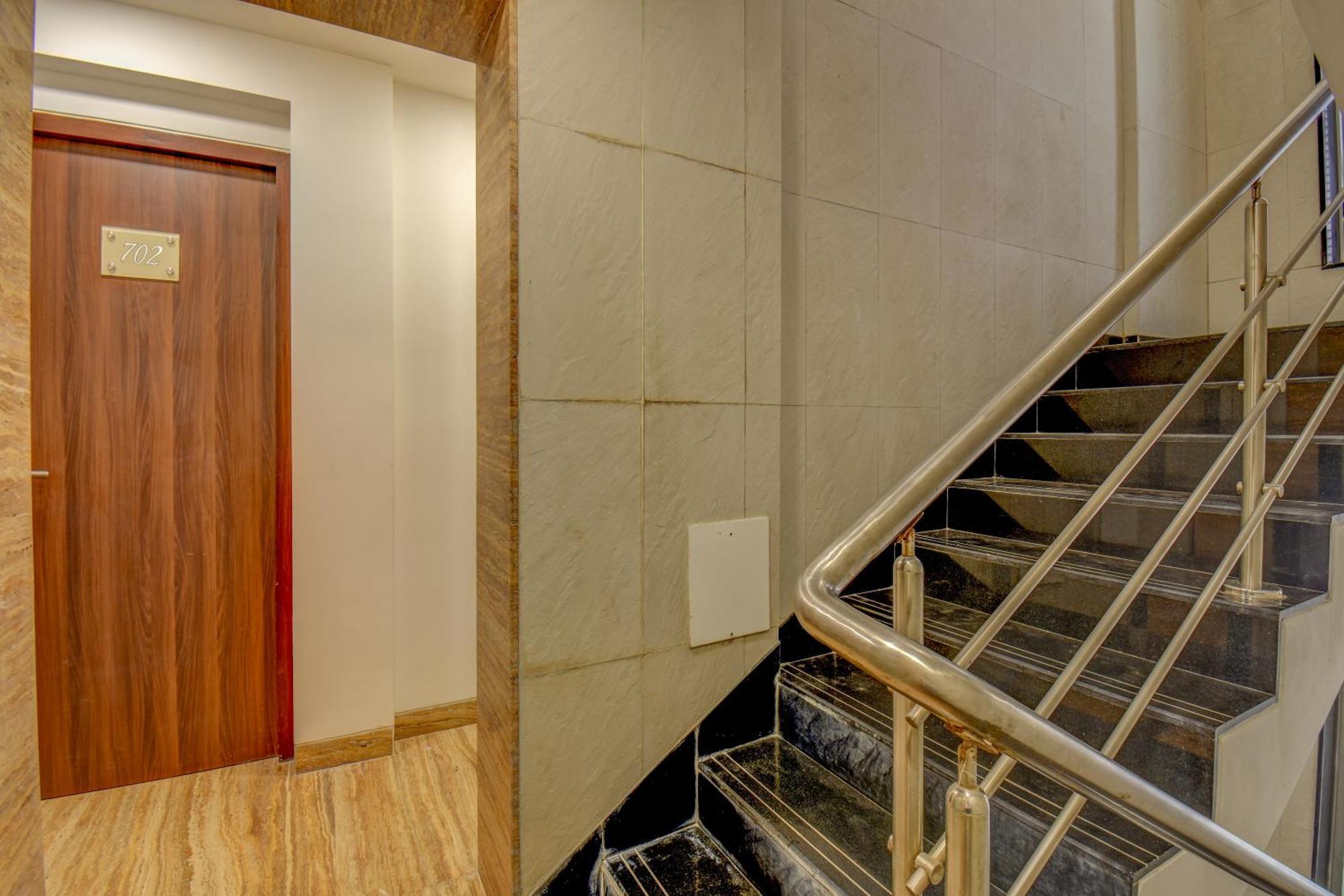 Staywood Suites, 3* Mumbai