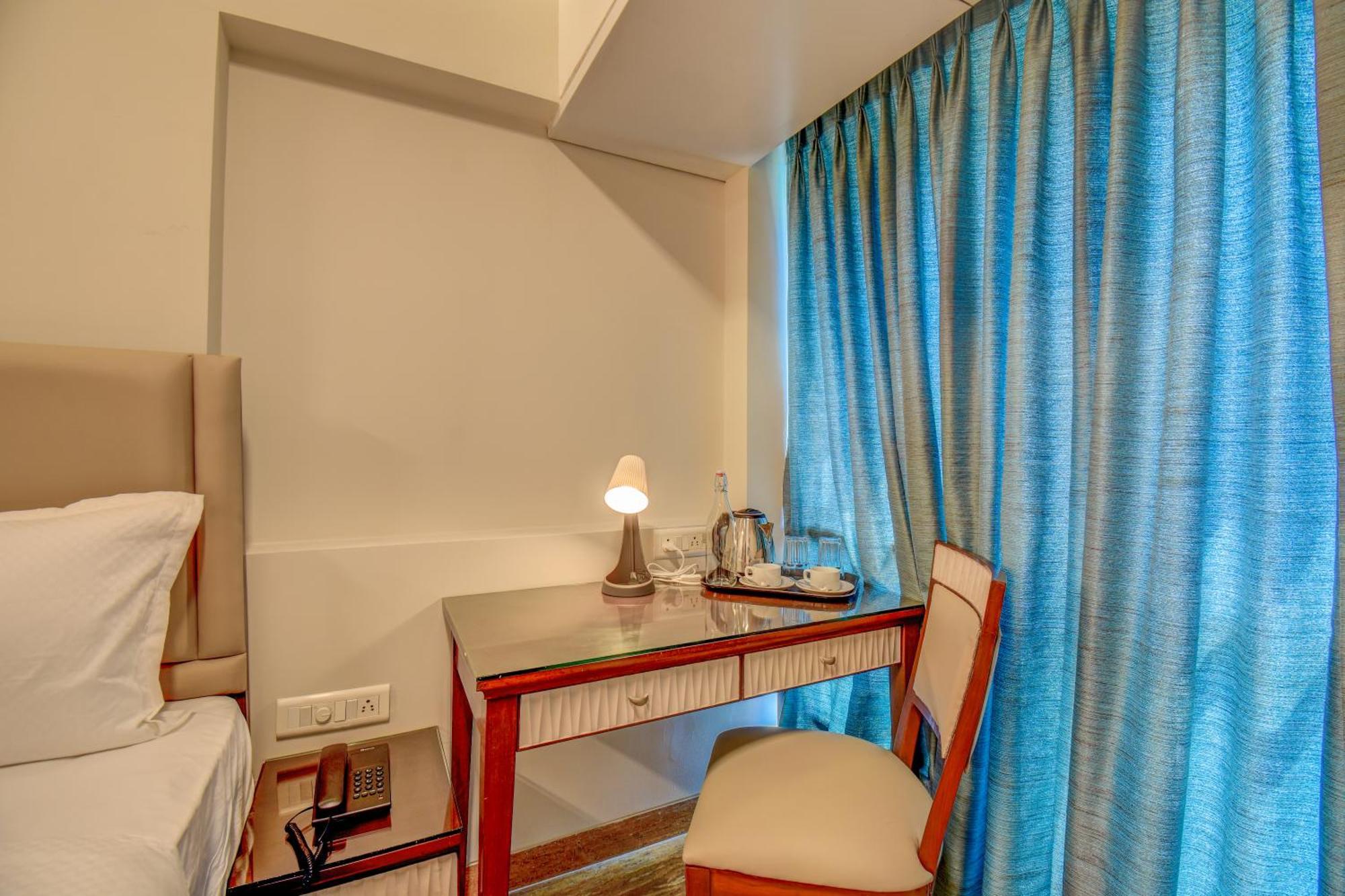 Staywood Suites, Hotel