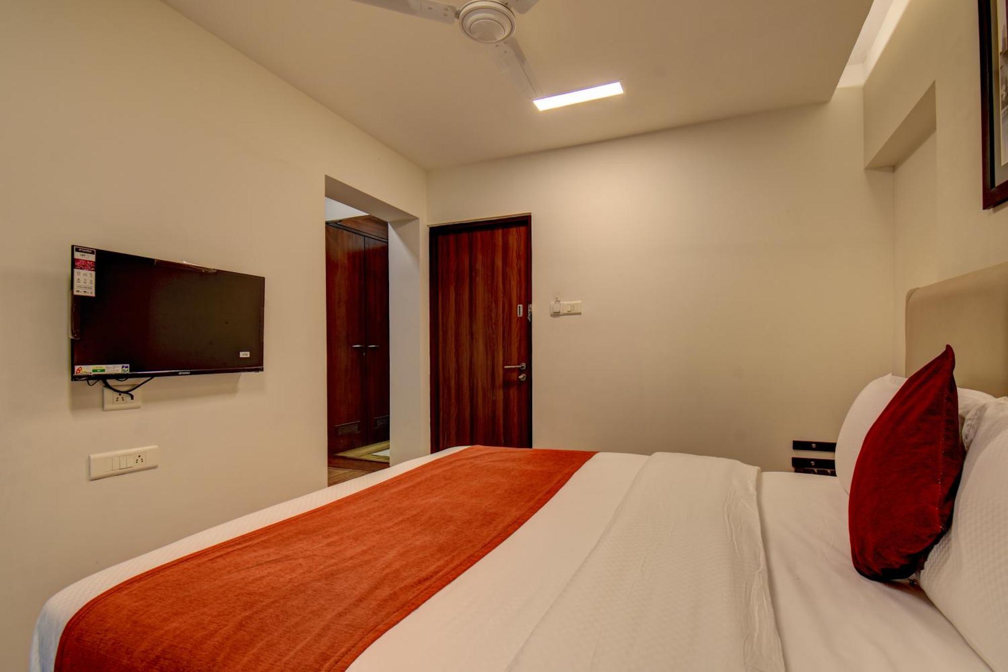 Hotel Staywood Suites,