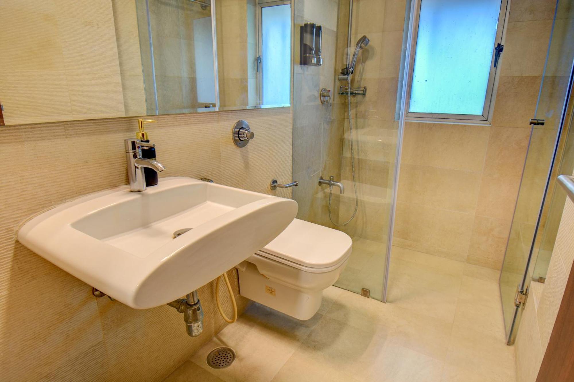 Staywood Suites, Hotel 3*