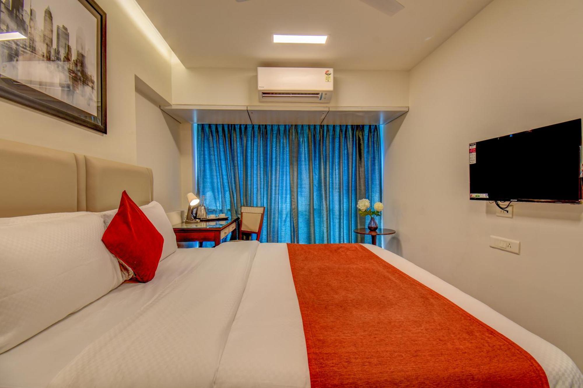 Staywood Suites, Hotel 3*