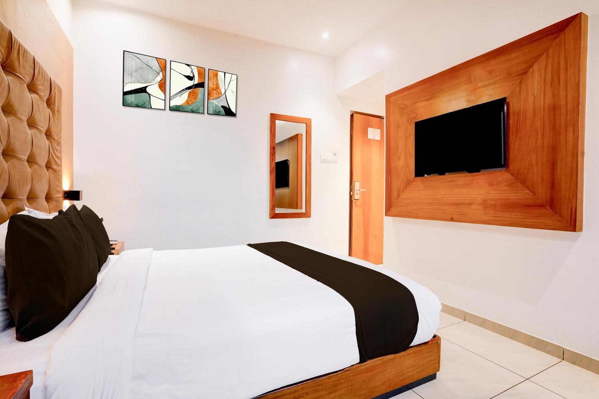 Hotel Super Townhouse Oak Times Square Le Western Mumbai